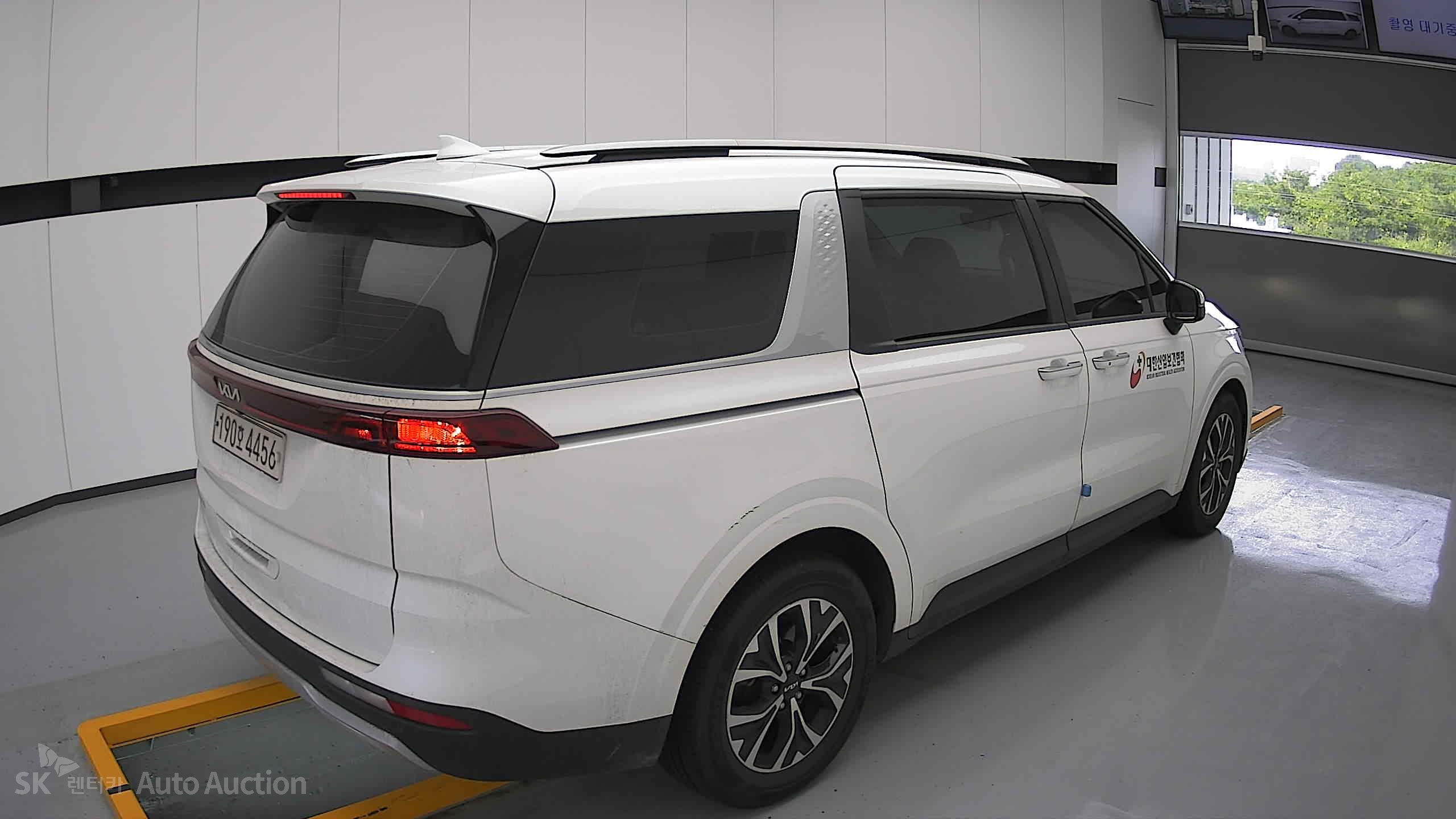 2022 - kia carnival