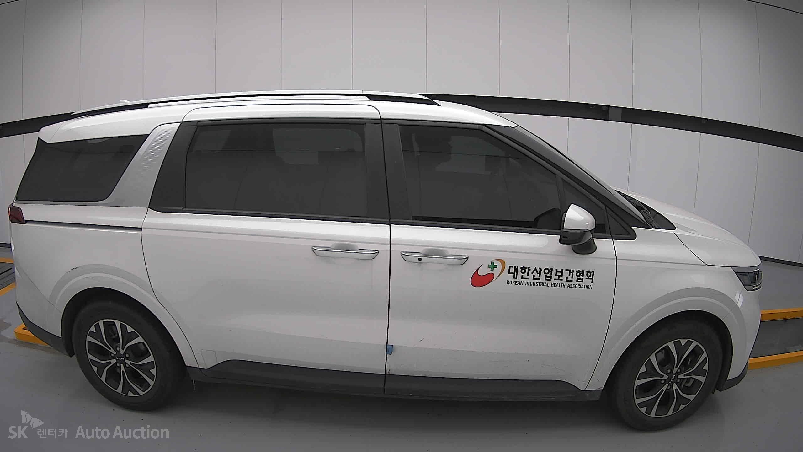 2022 - kia carnival