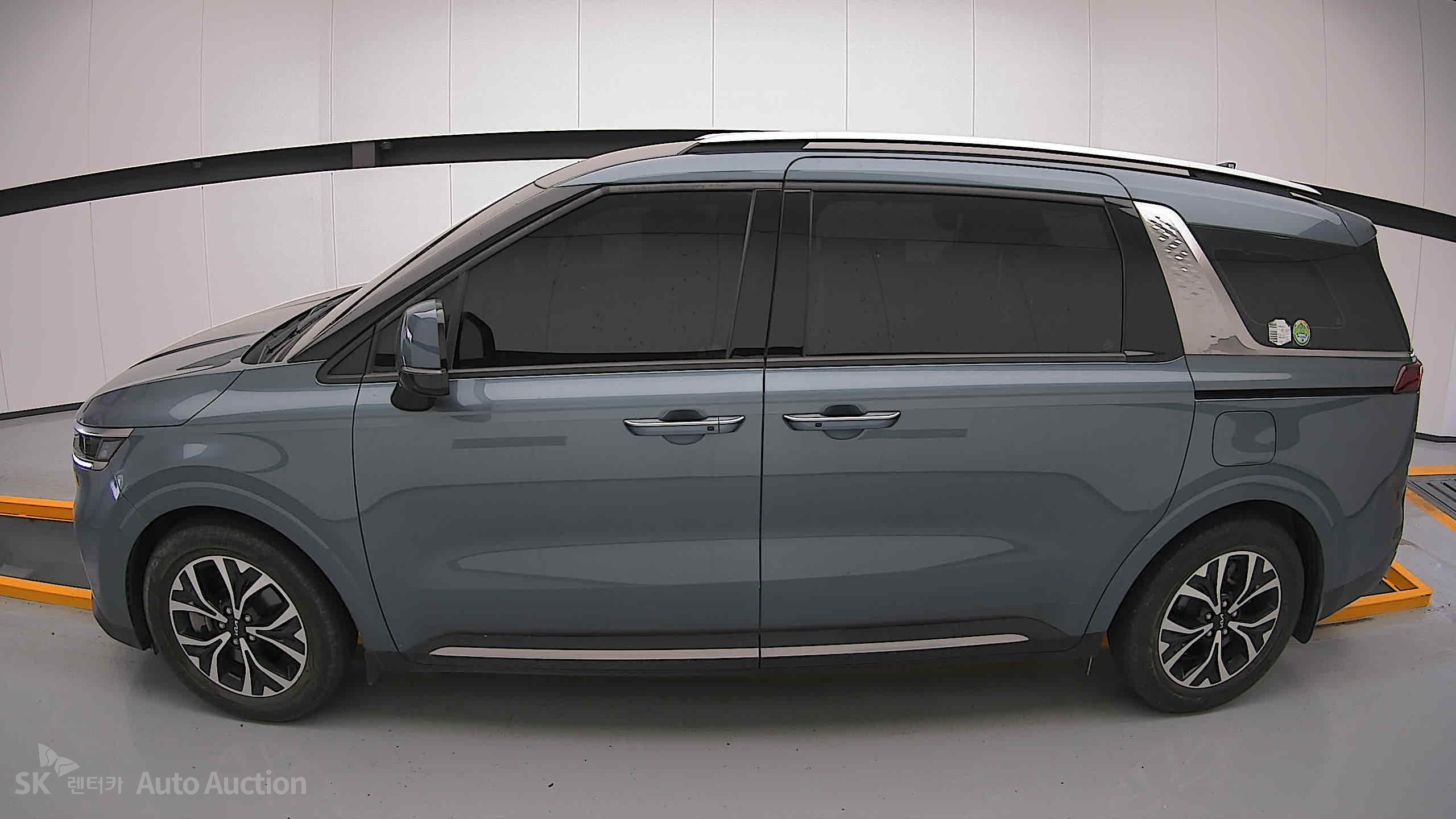 2022 - kia carnival