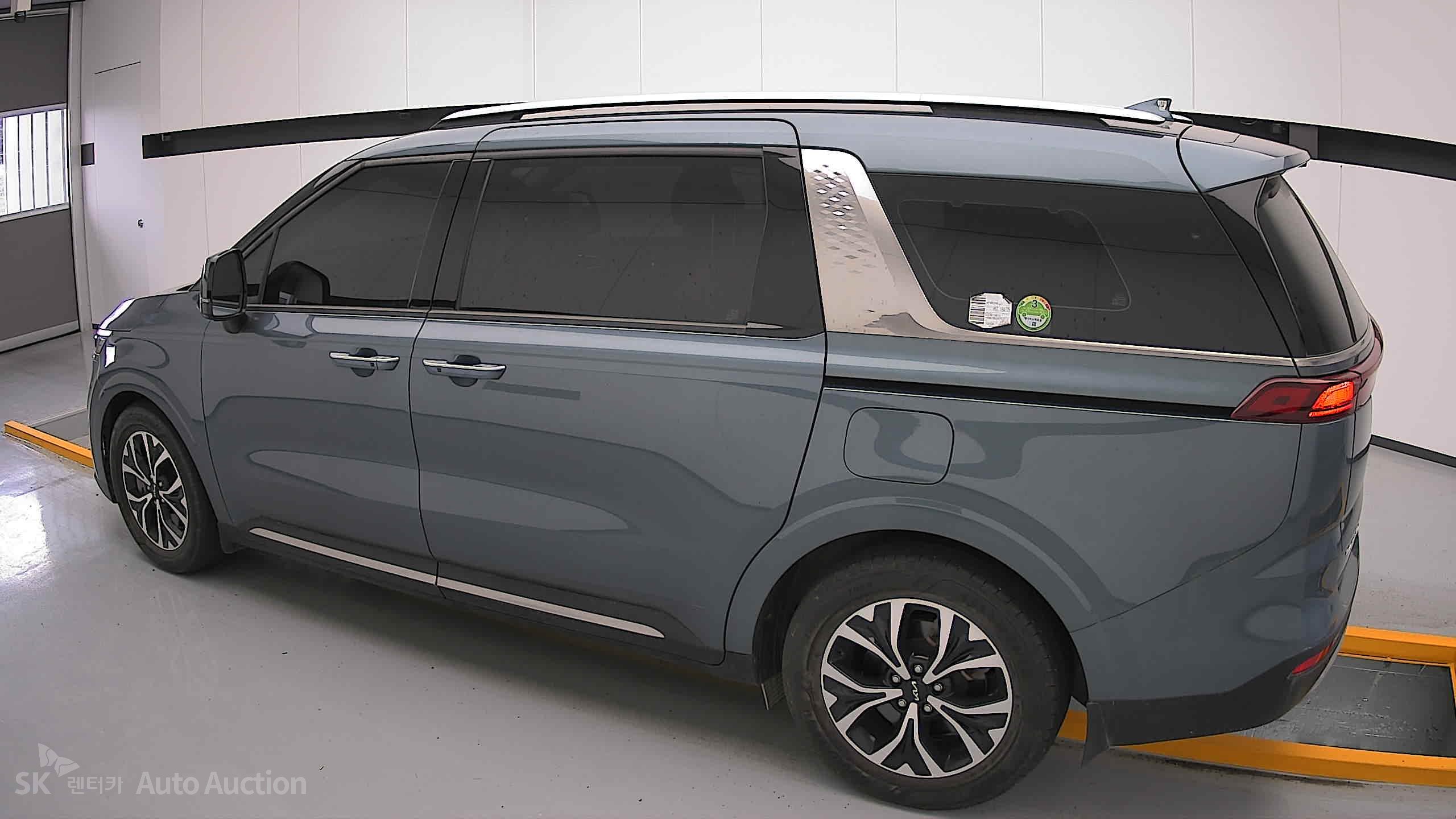 2022 - kia carnival