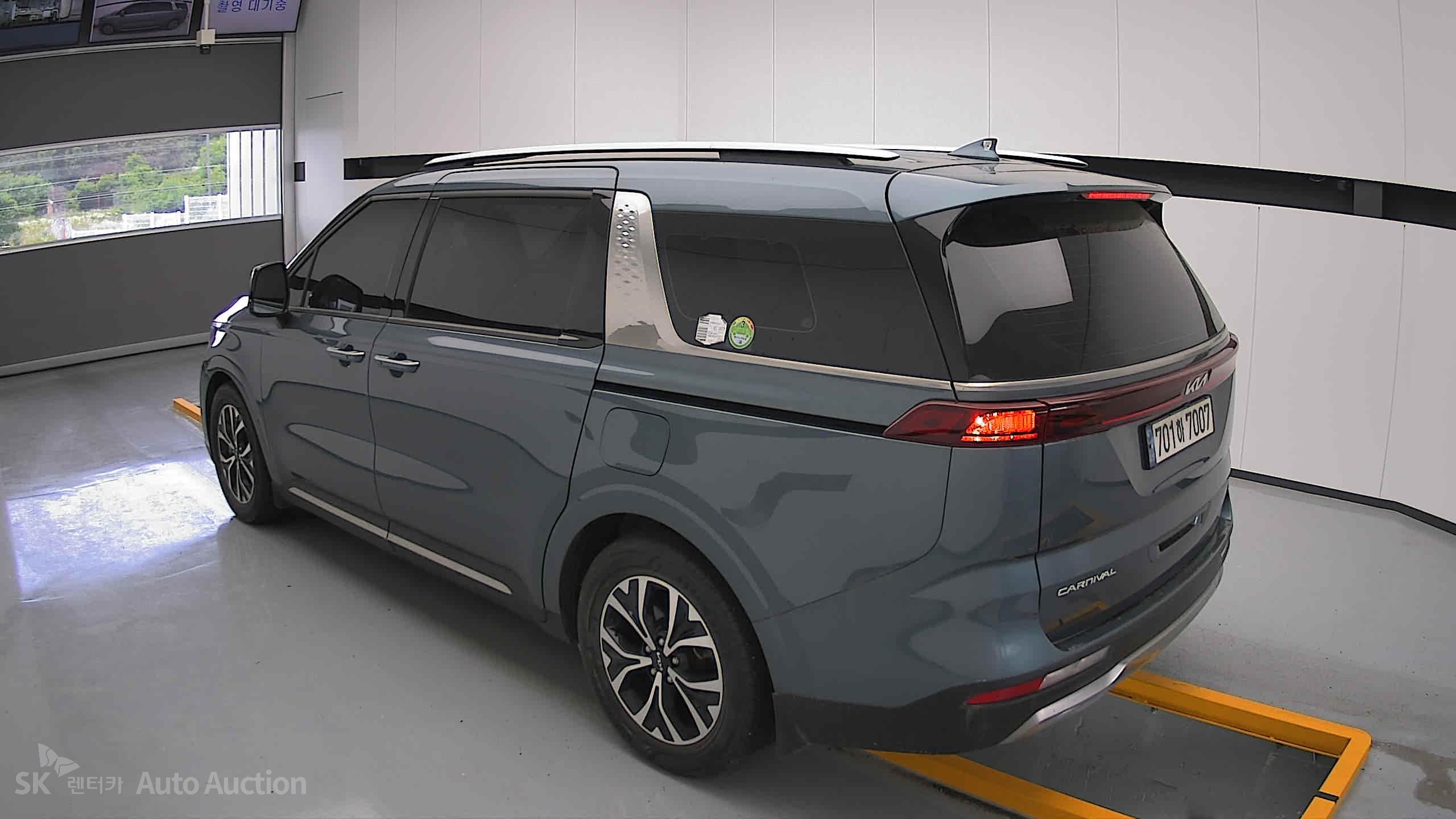 2022 - kia carnival
