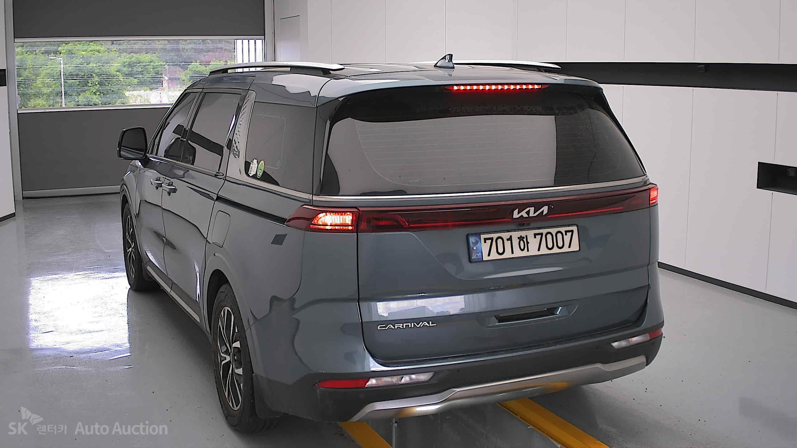 2022 - kia carnival
