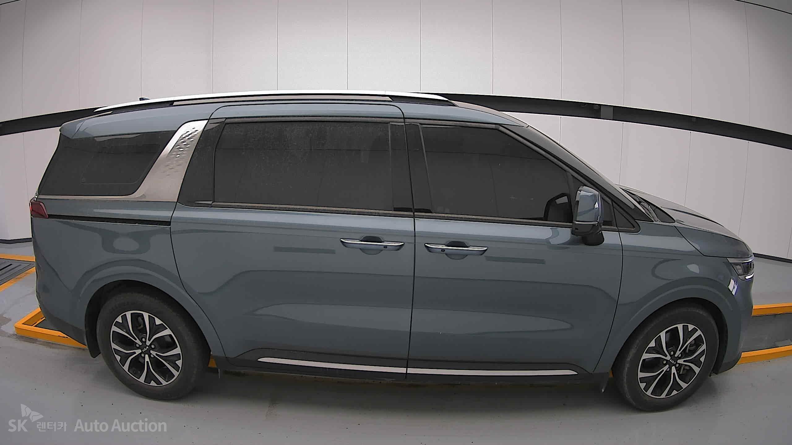 2022 - kia carnival