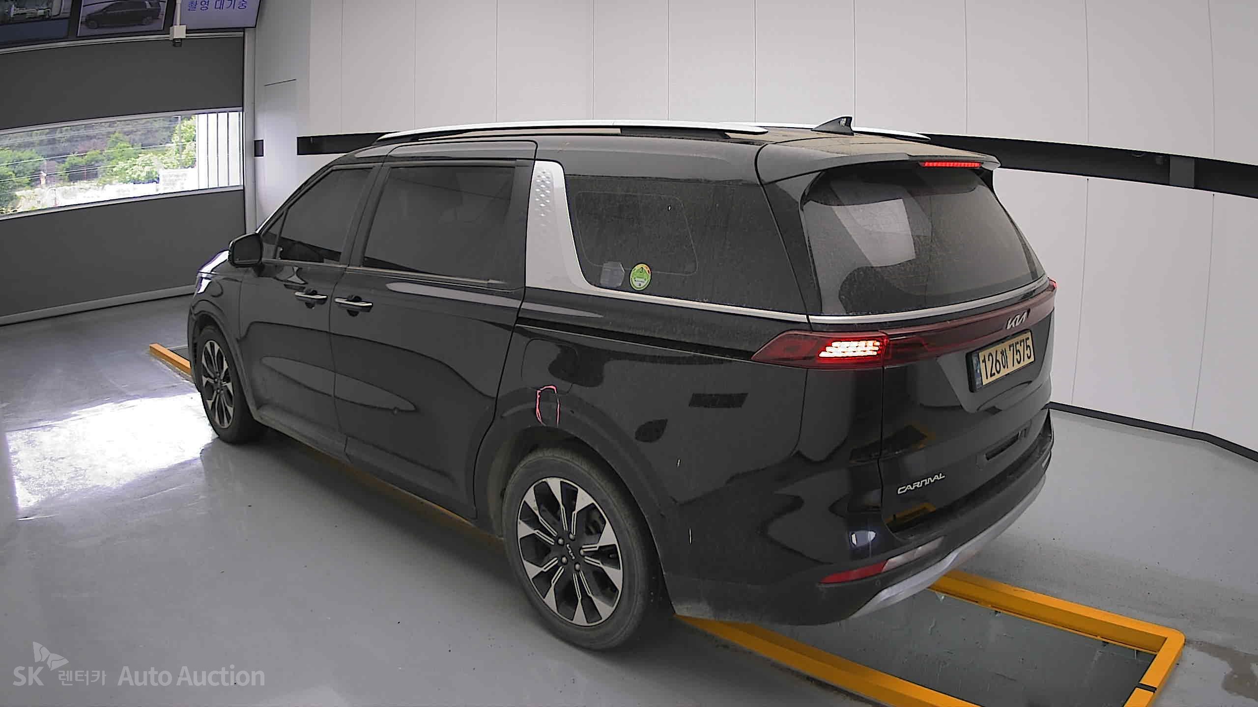 2023 - kia carnival