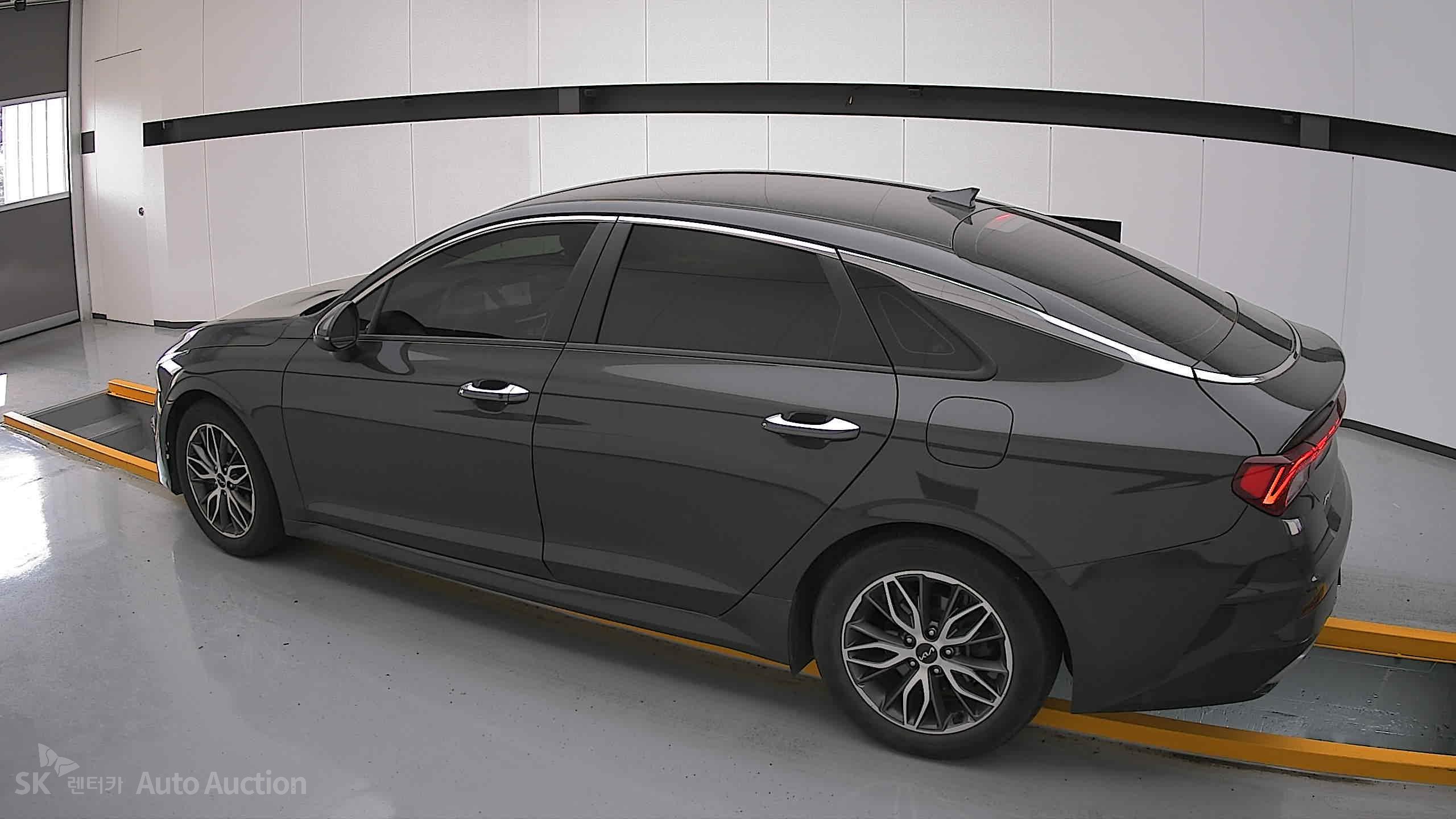 2022 - kia k5