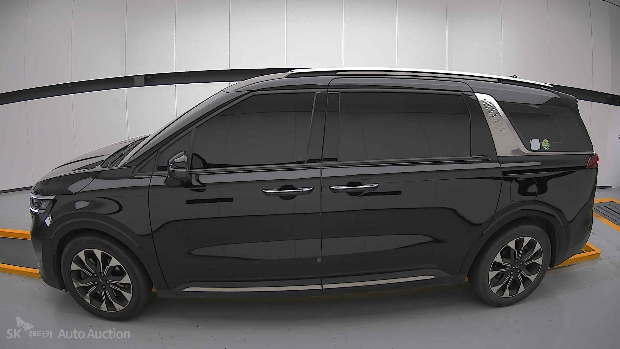2023 - kia carnival
