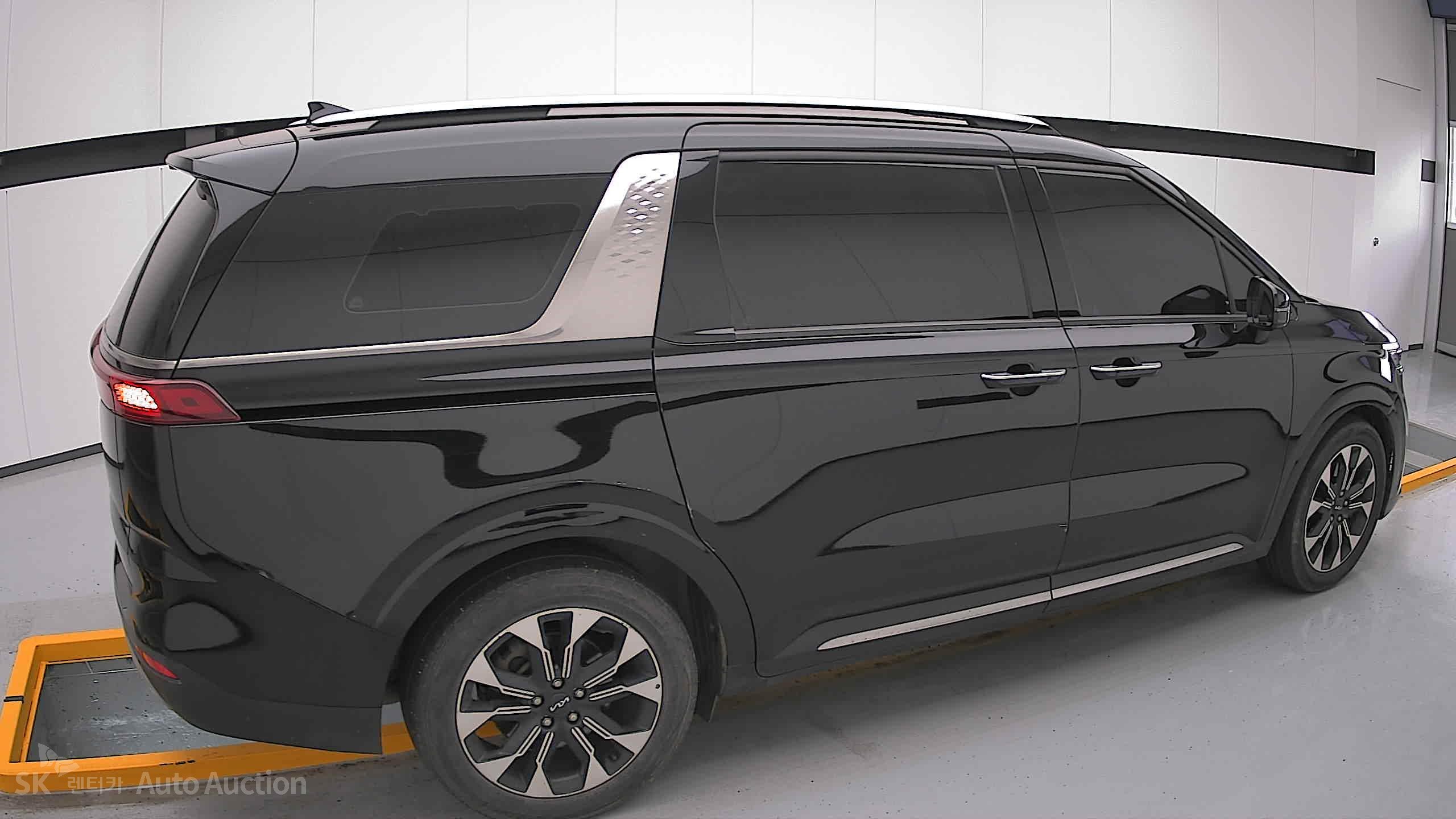 2023 - kia carnival