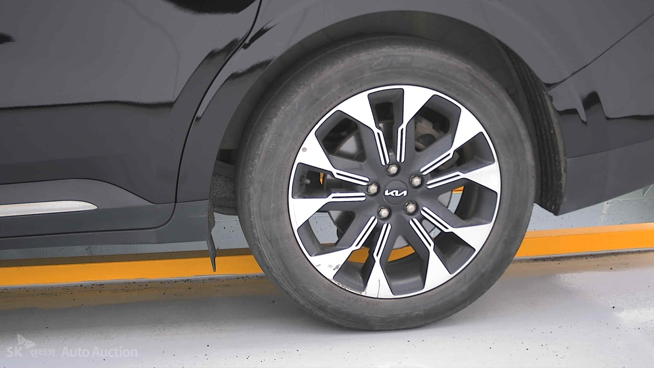 2023 - kia carnival