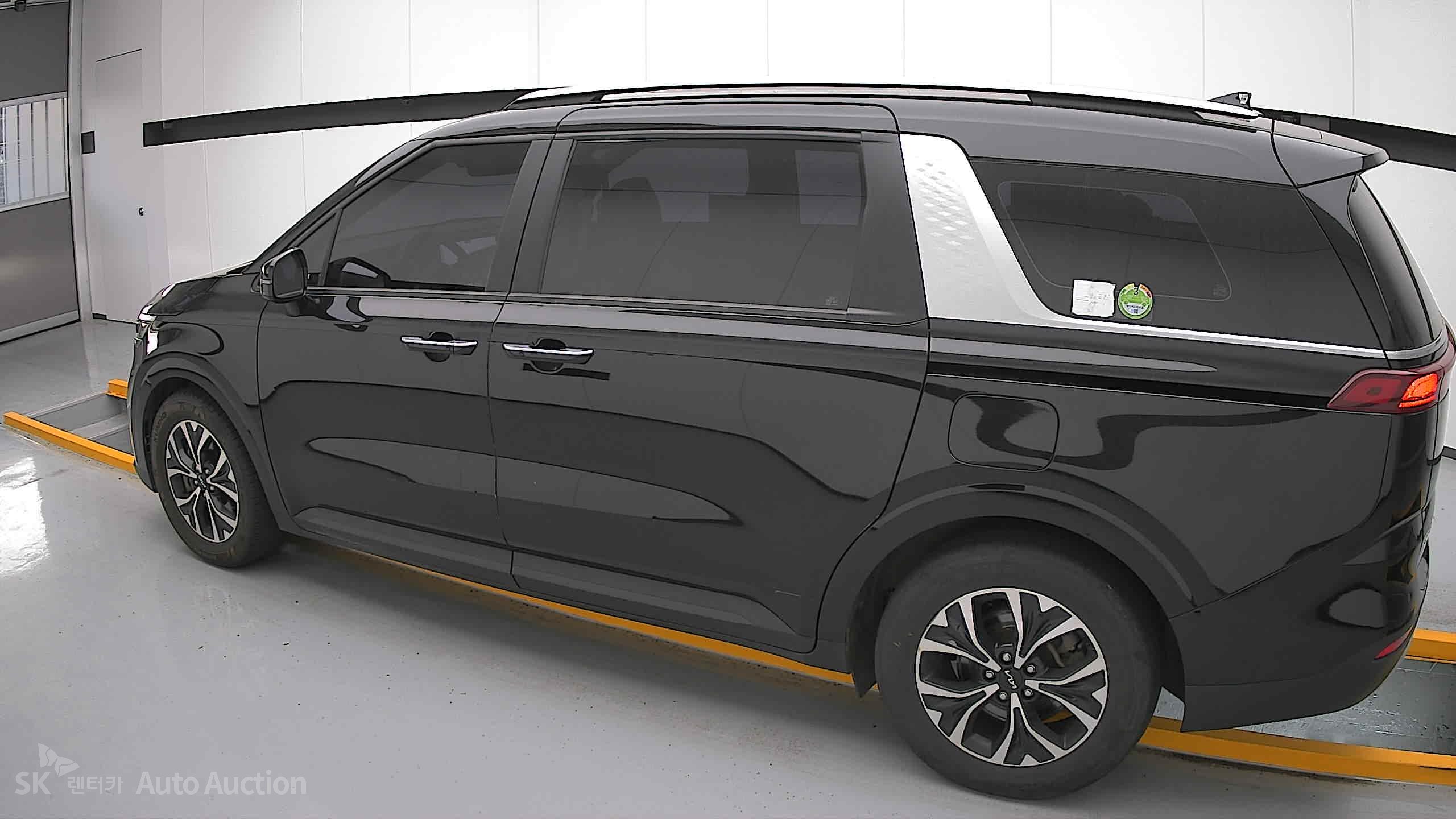 2023 - kia carnival