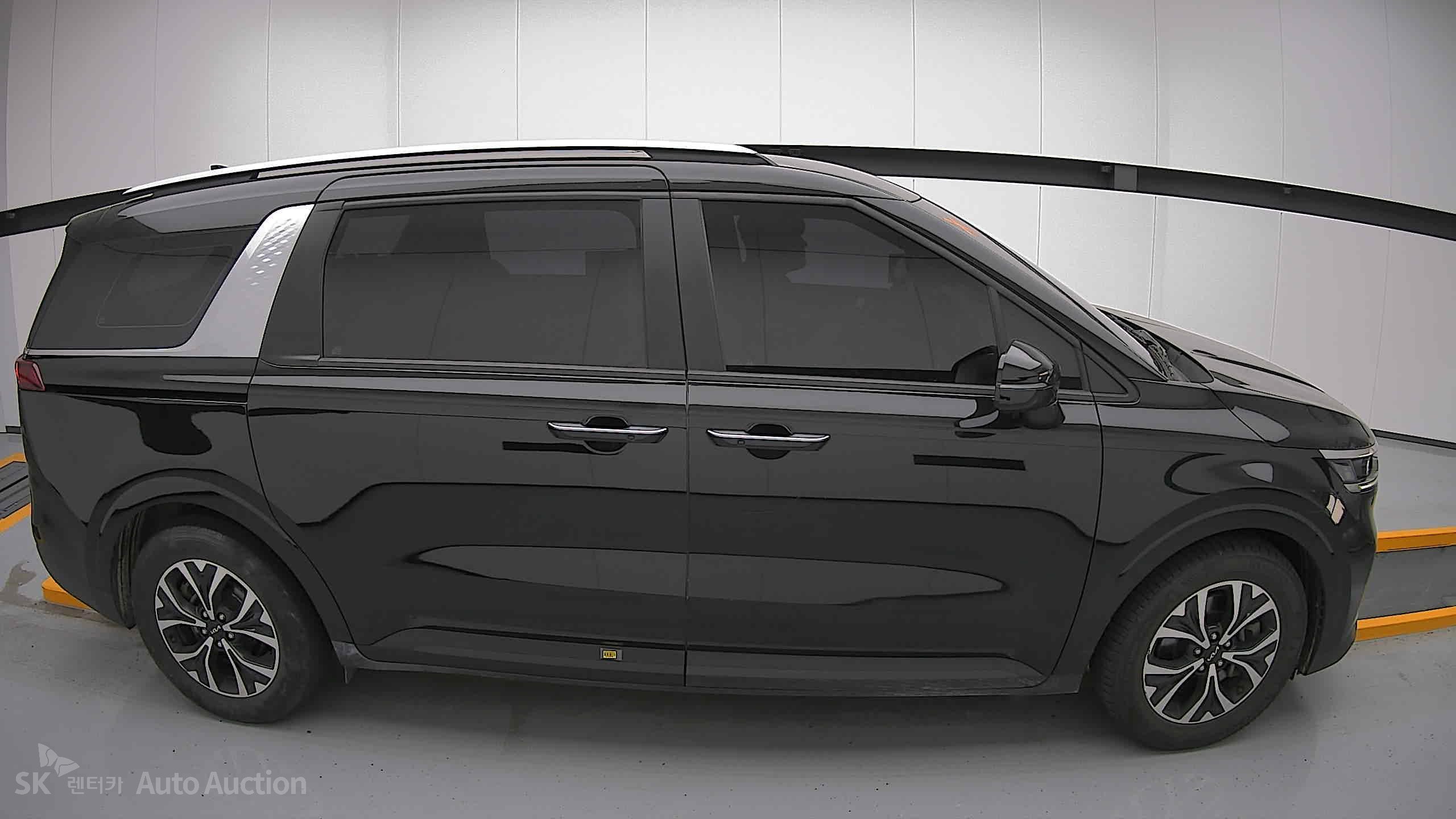 2023 - kia carnival