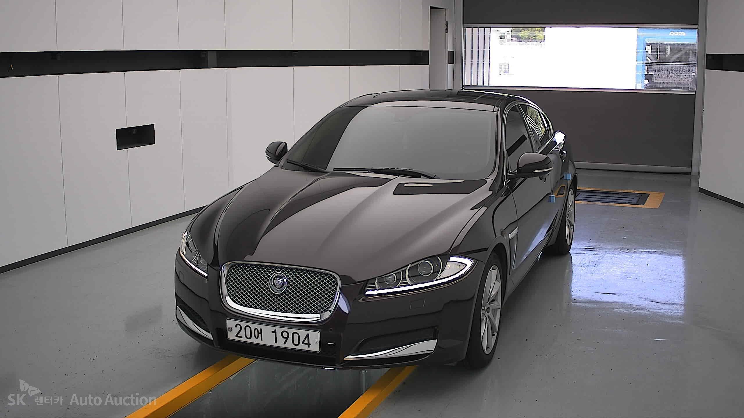 2013 - jaguar xf