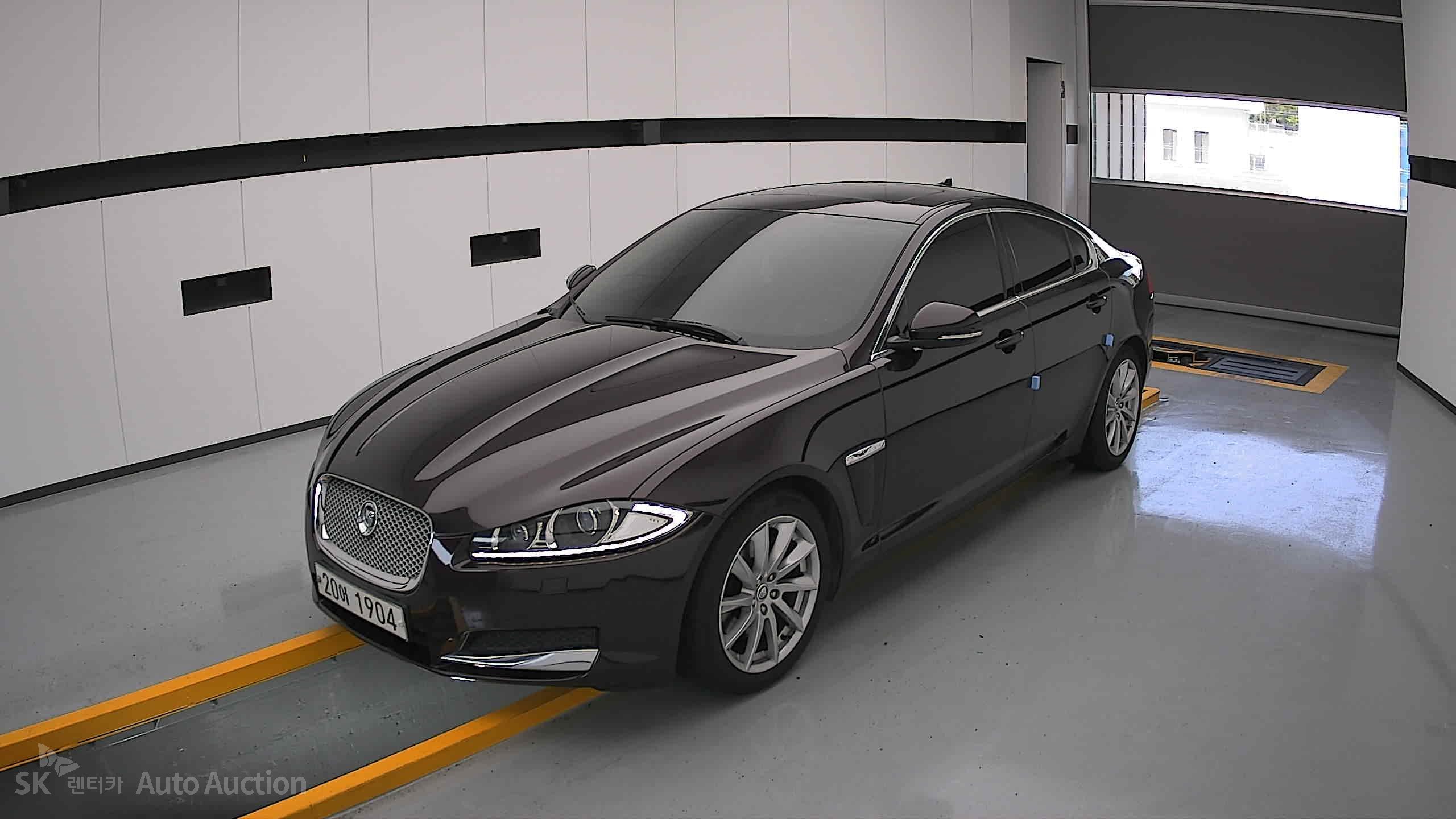 2013 - jaguar xf