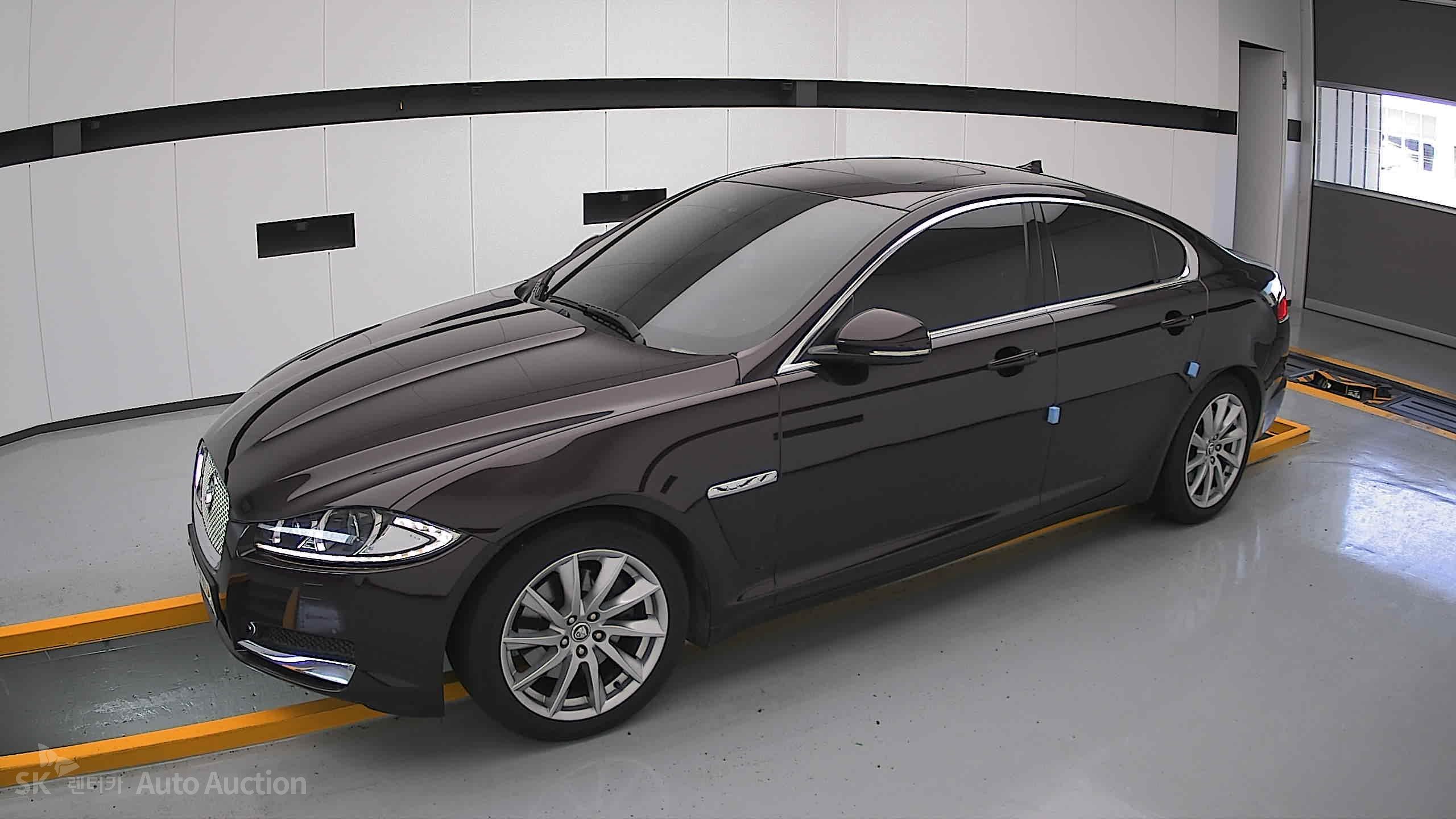 2013 - jaguar xf