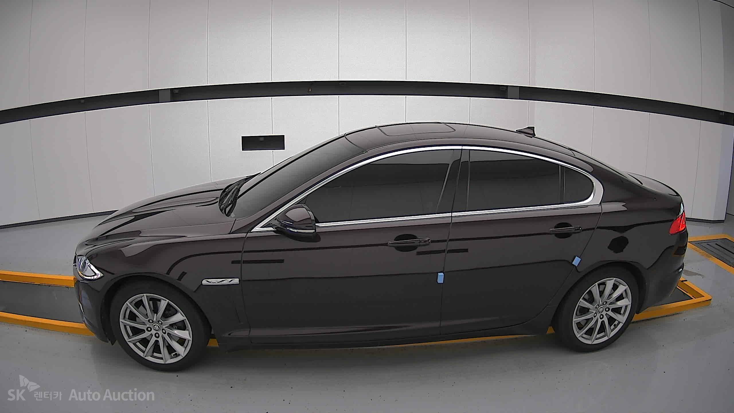 2013 - jaguar xf