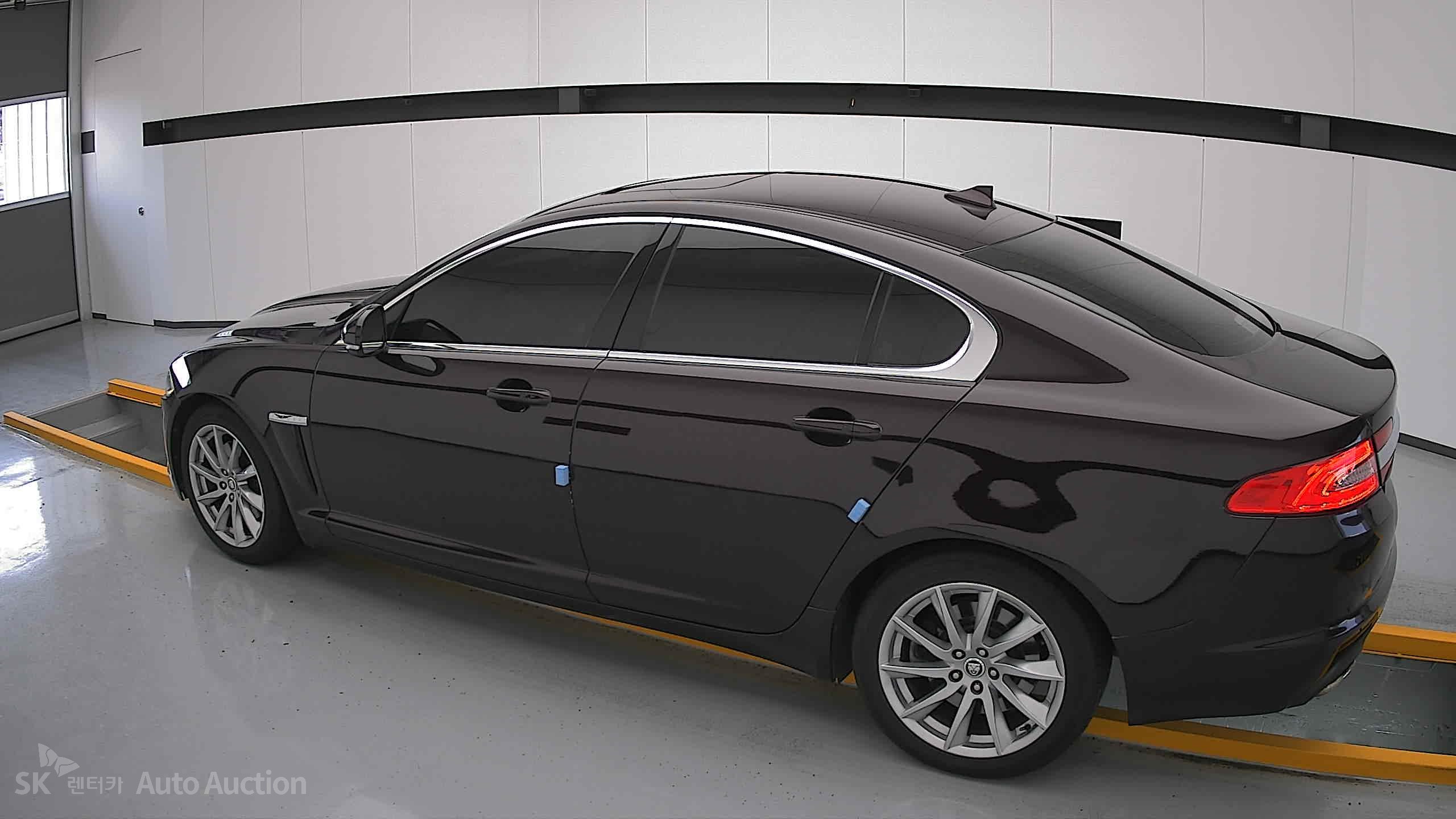 2013 - jaguar xf