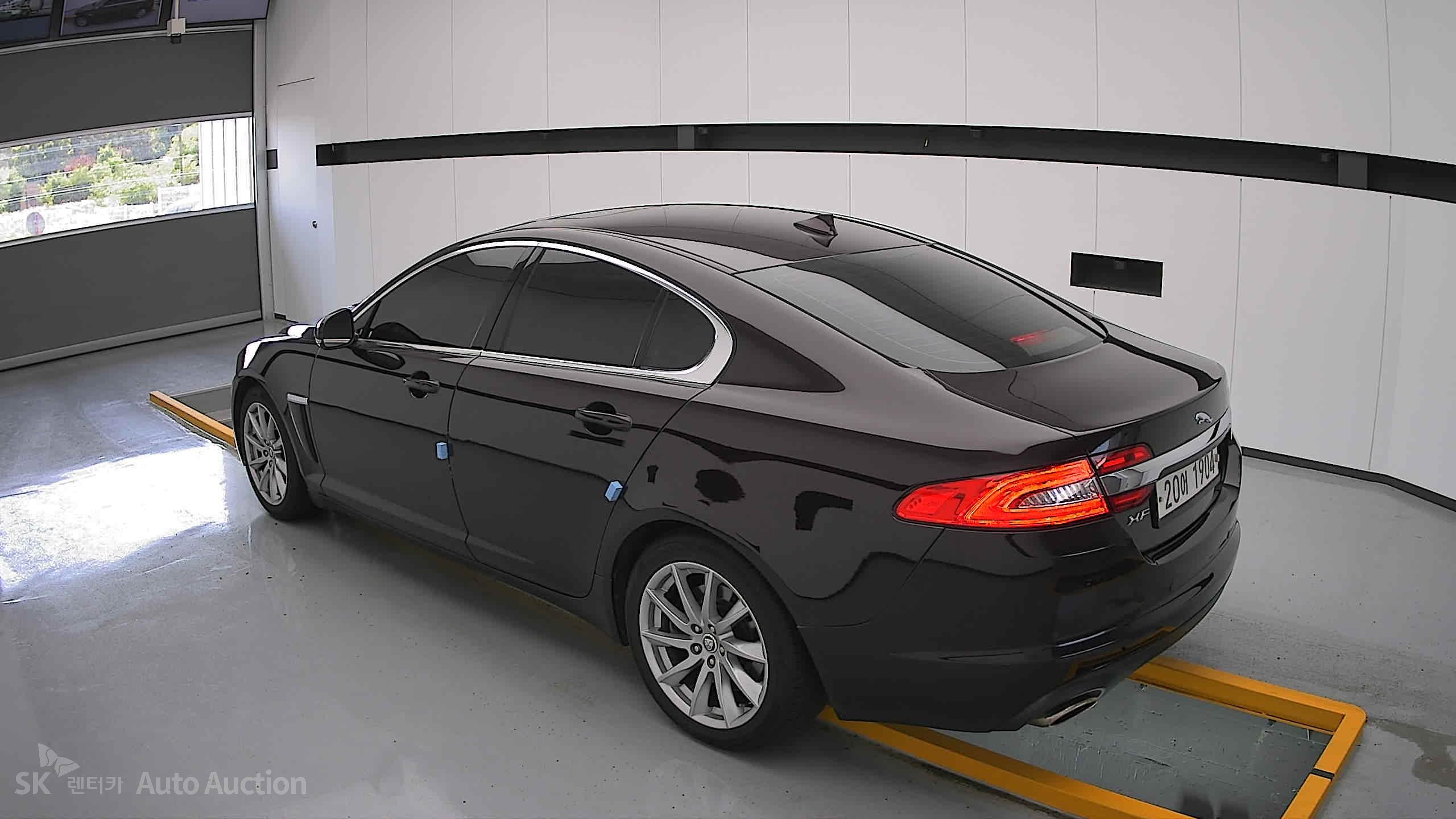 2013 - jaguar xf