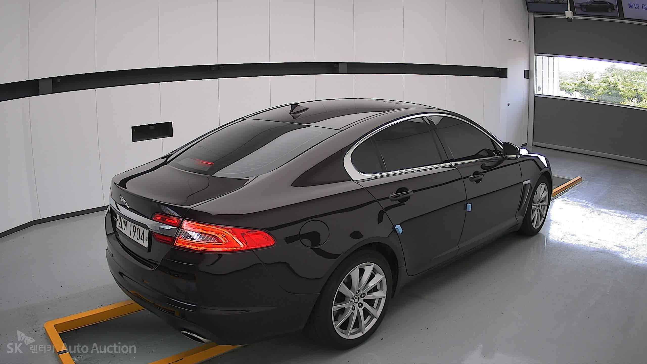 2013 - jaguar xf