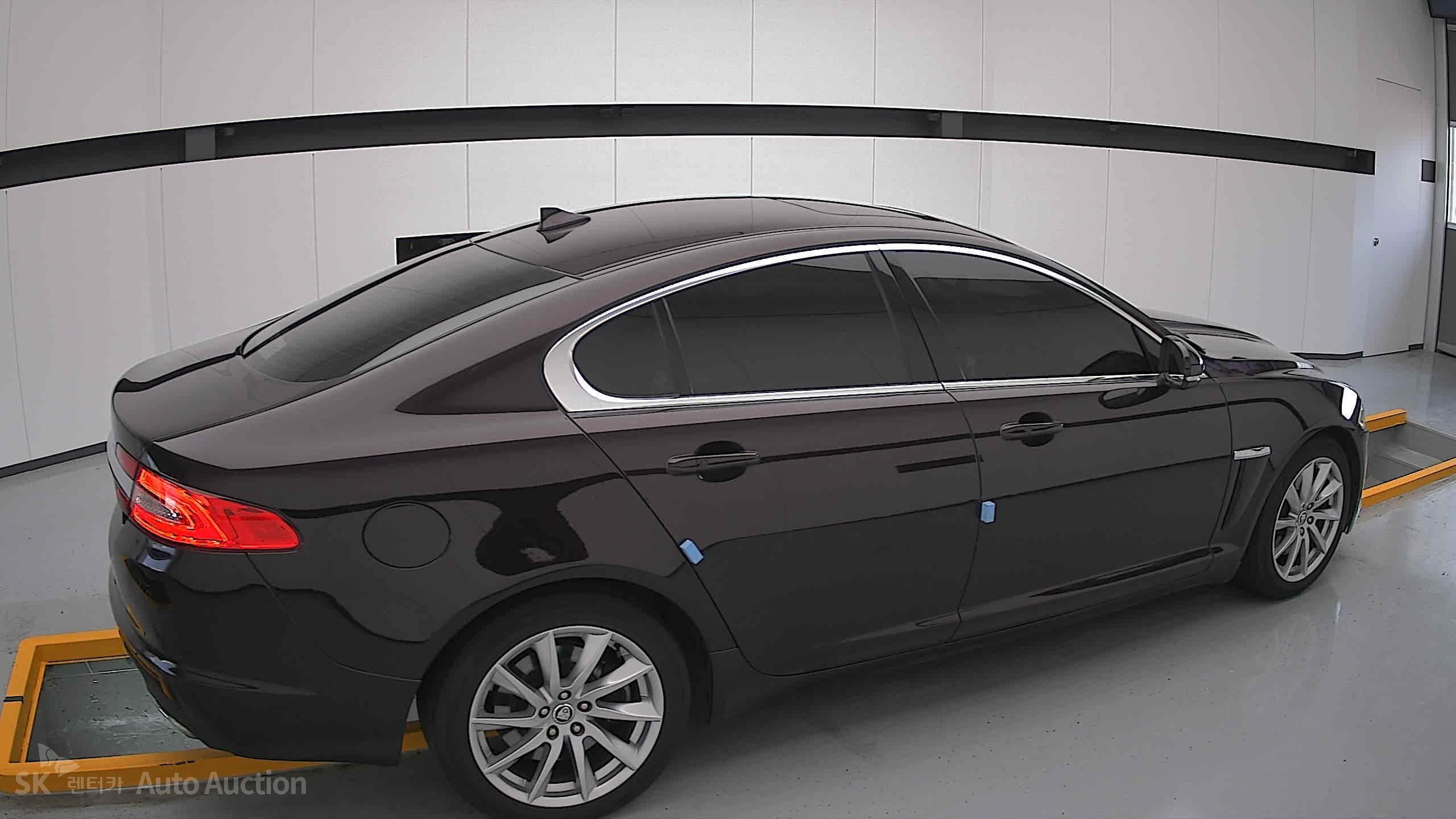 2013 - jaguar xf