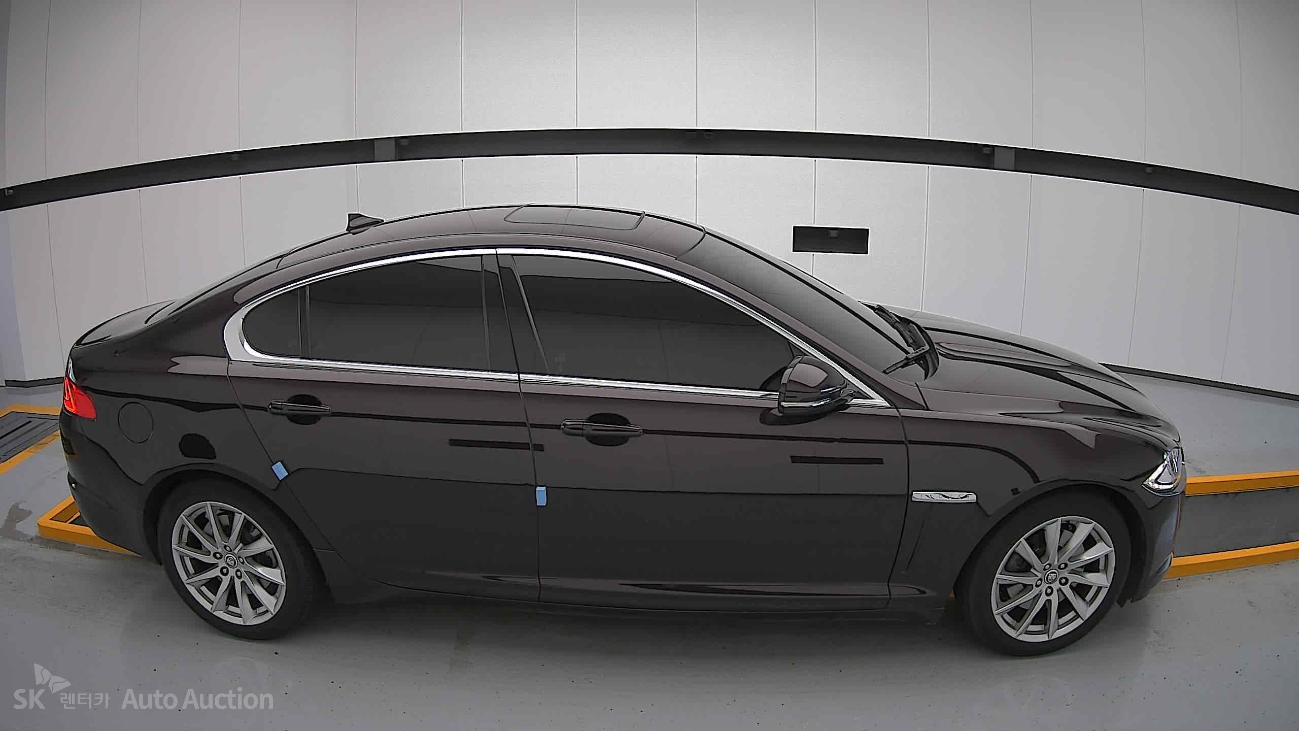 2013 - jaguar xf