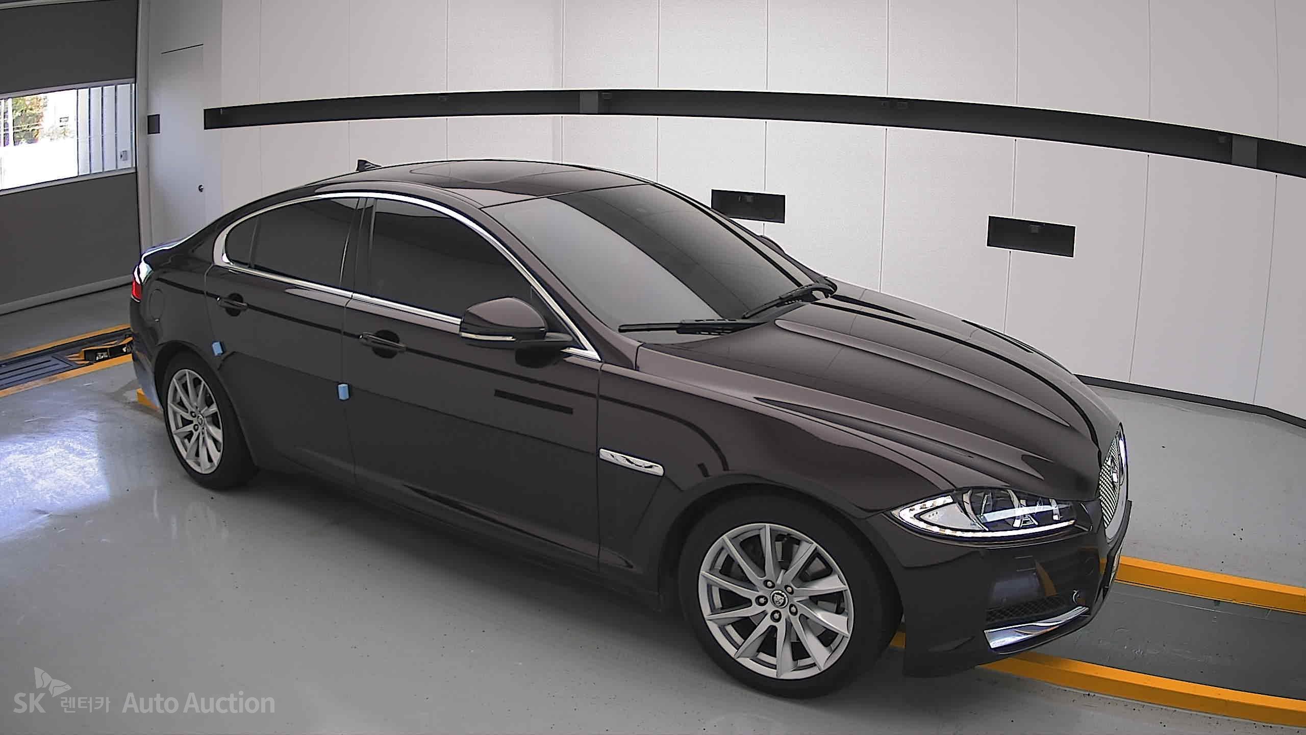 2013 - jaguar xf