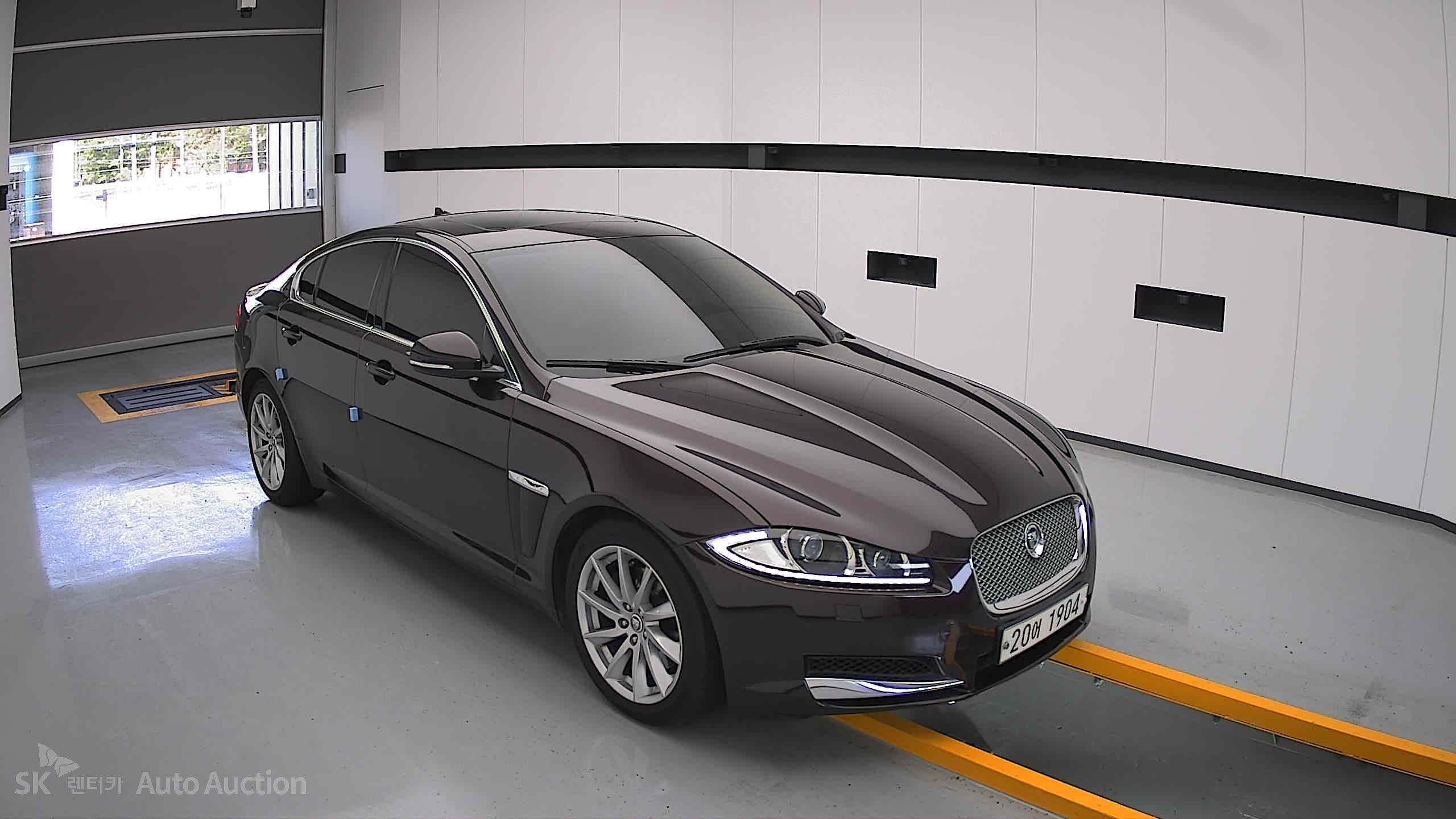 2013 - jaguar xf