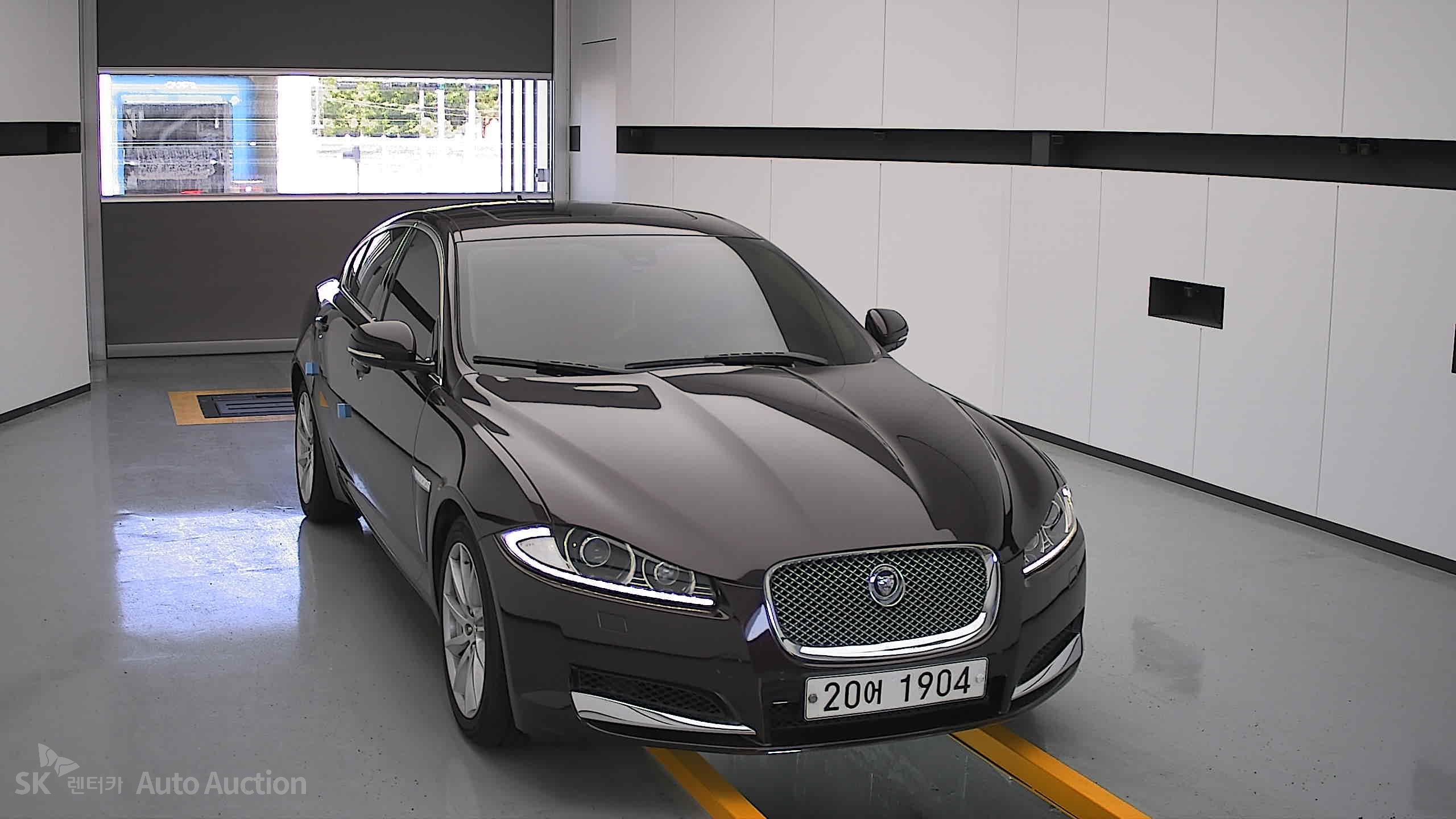 2013 - jaguar xf