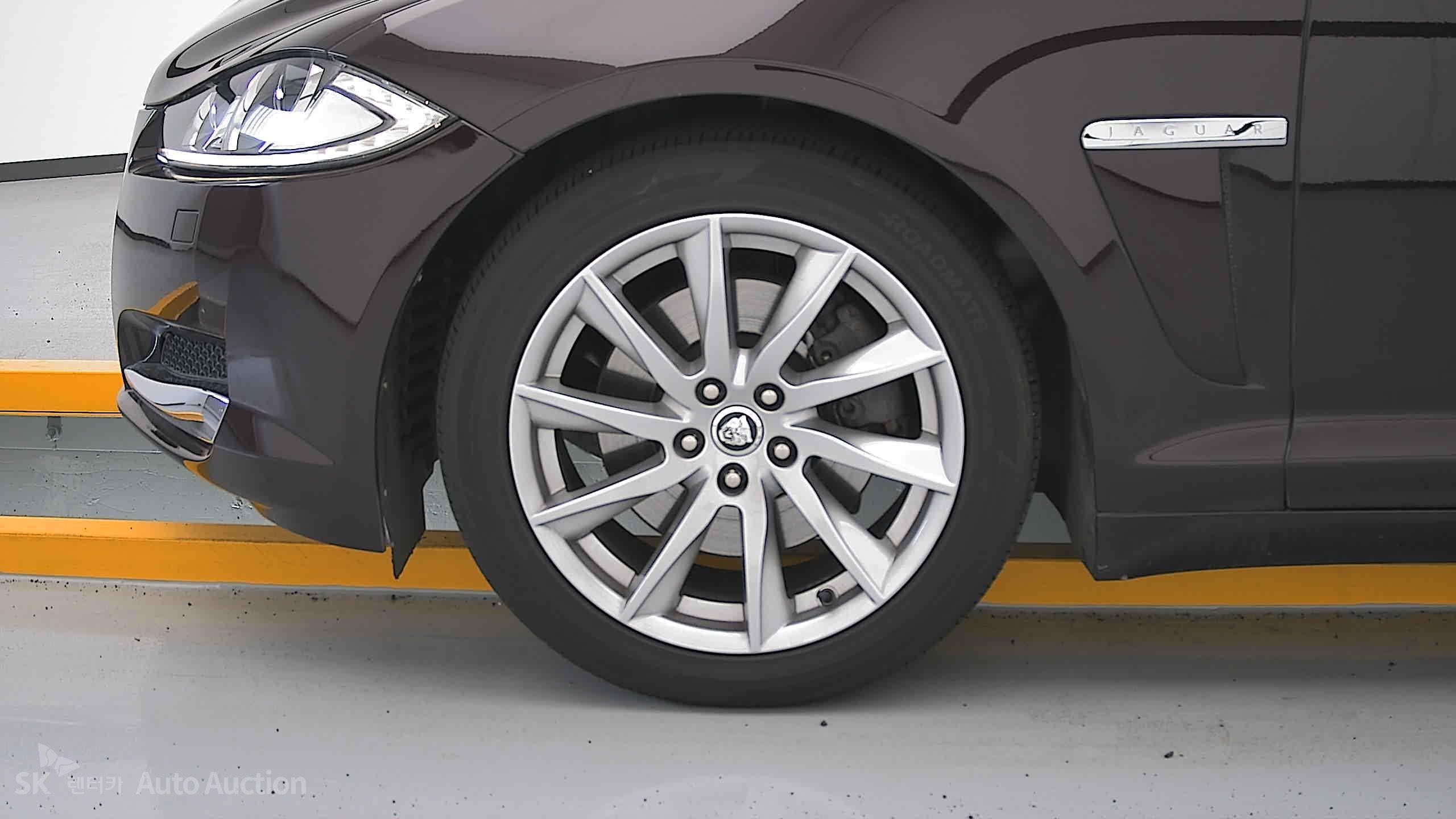 2013 - jaguar xf