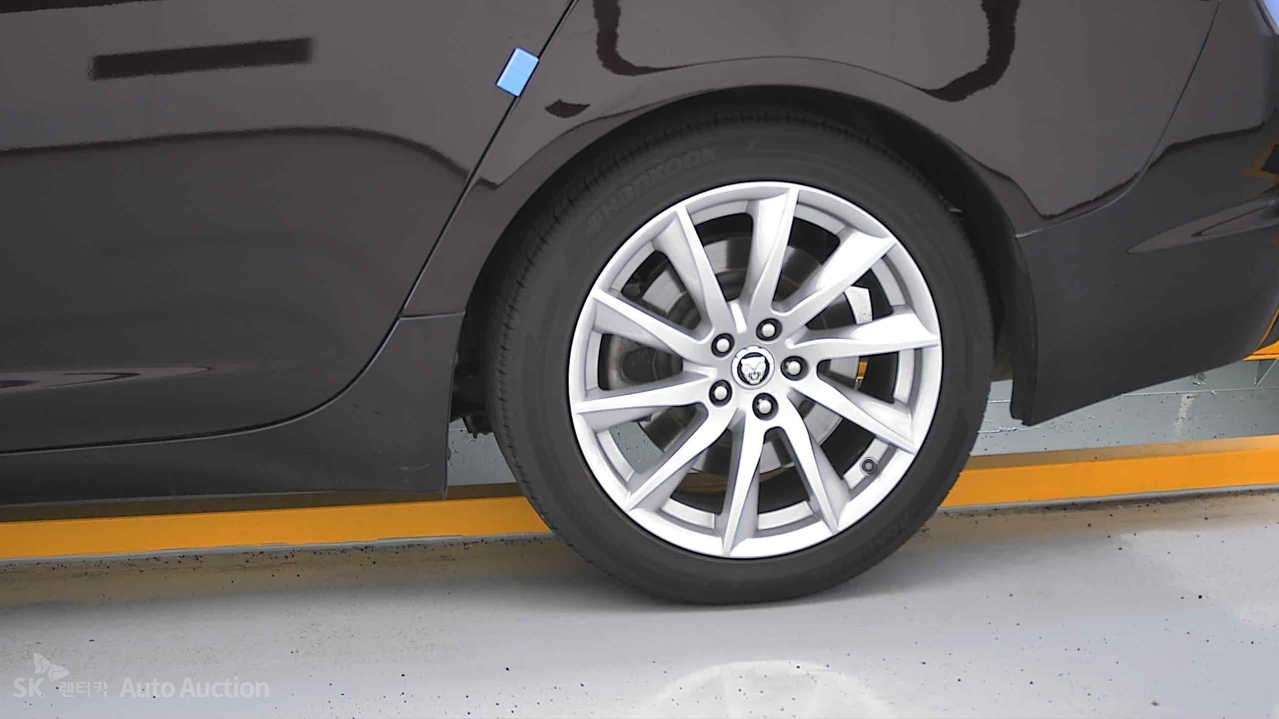 2013 - jaguar xf