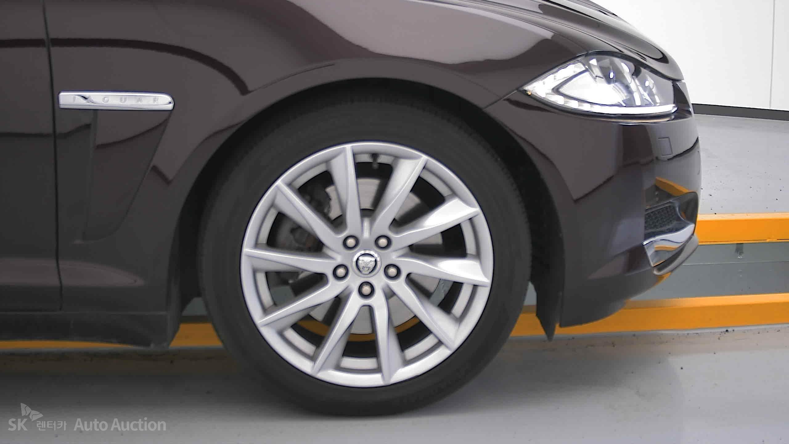 2013 - jaguar xf