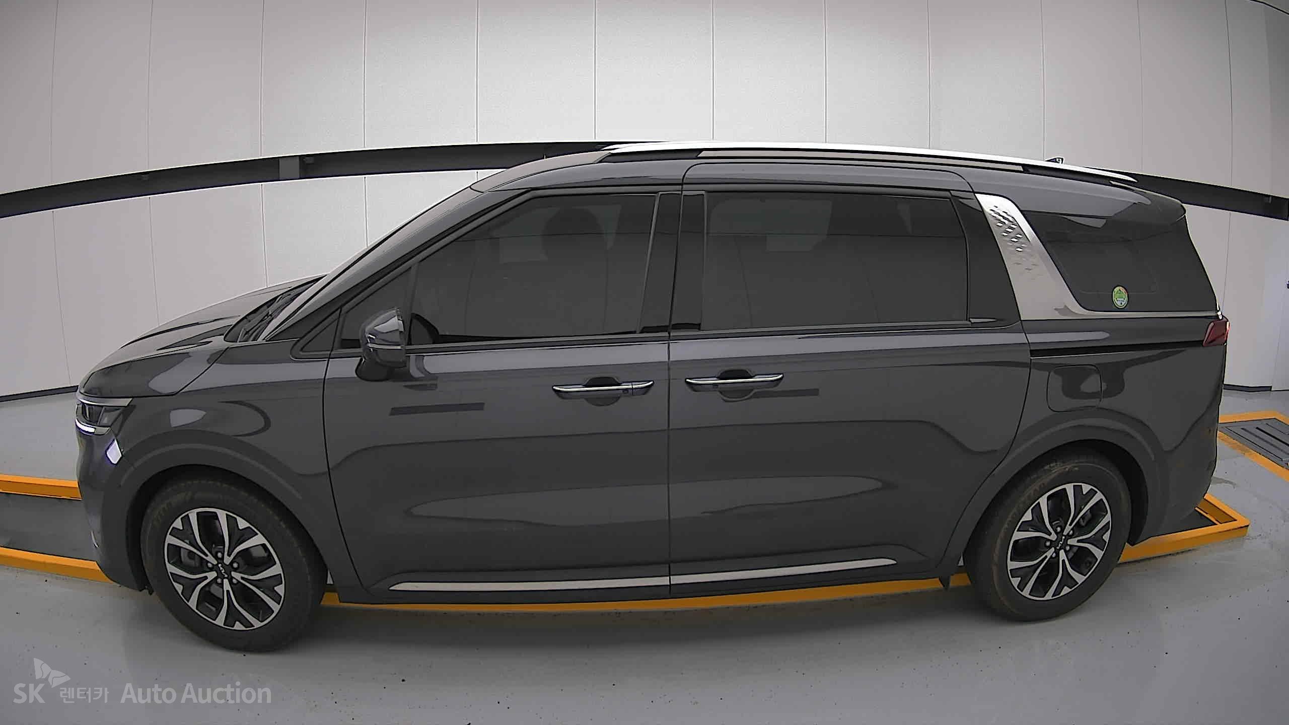 2023 - kia carnival