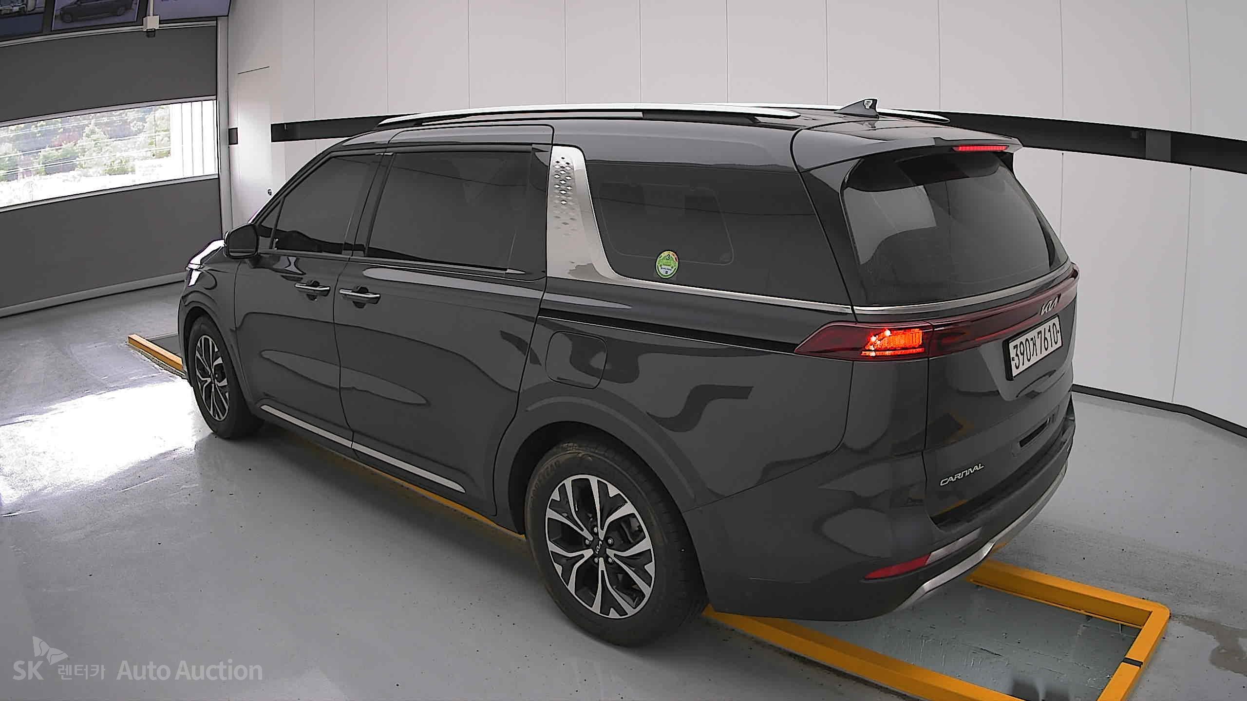 2023 - kia carnival
