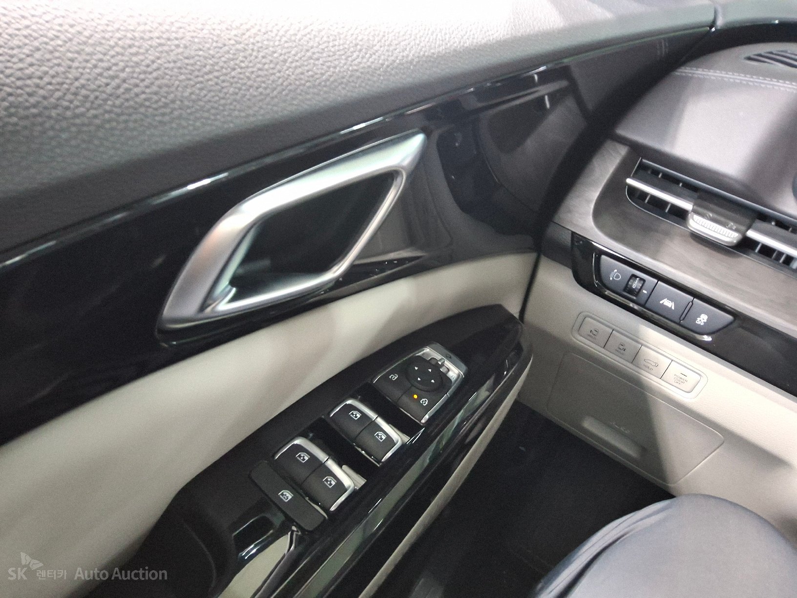 2023 - kia carnival