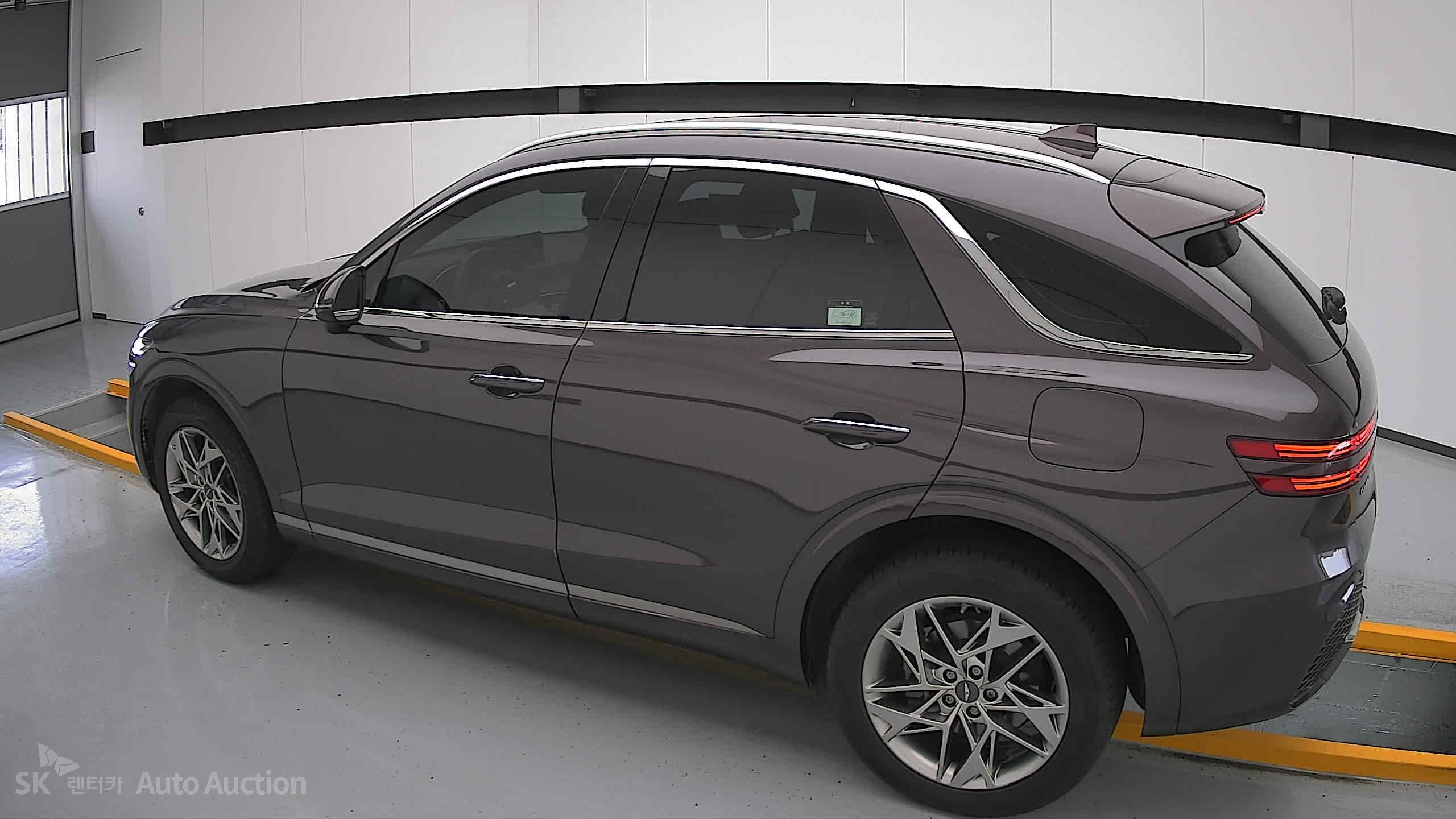 2021 - genesis gv70