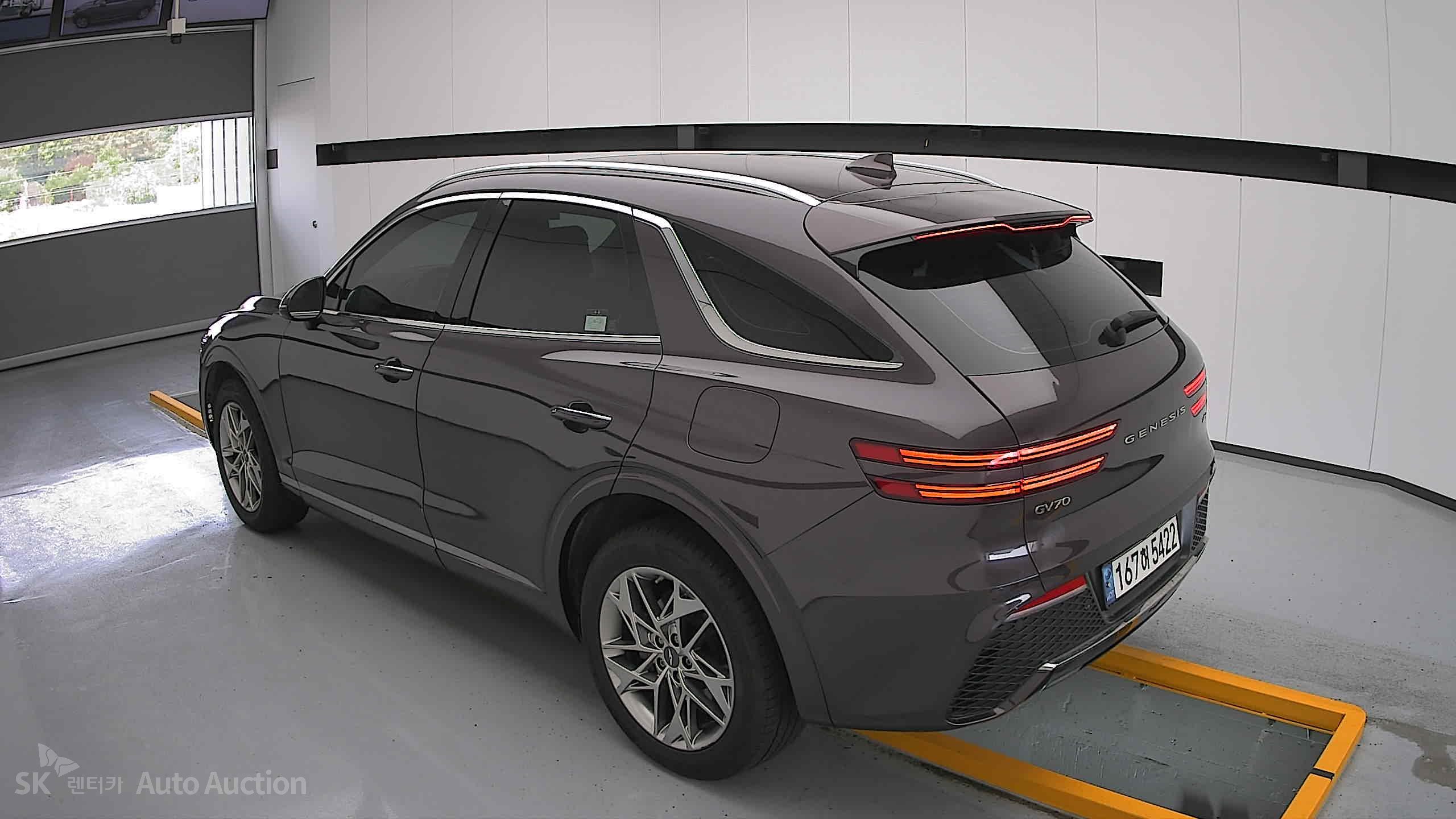 2021 - genesis gv70