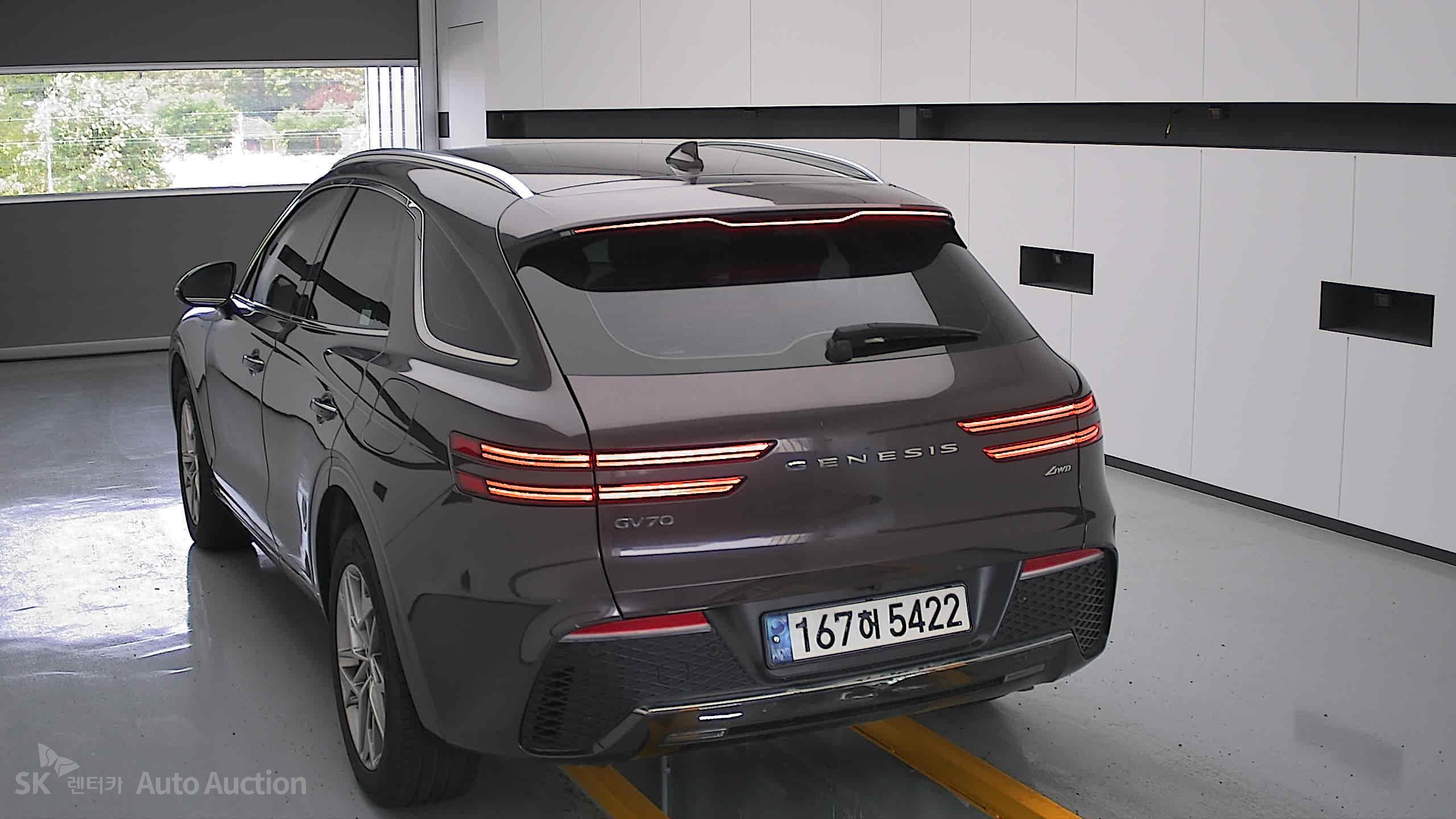 2021 - genesis gv70