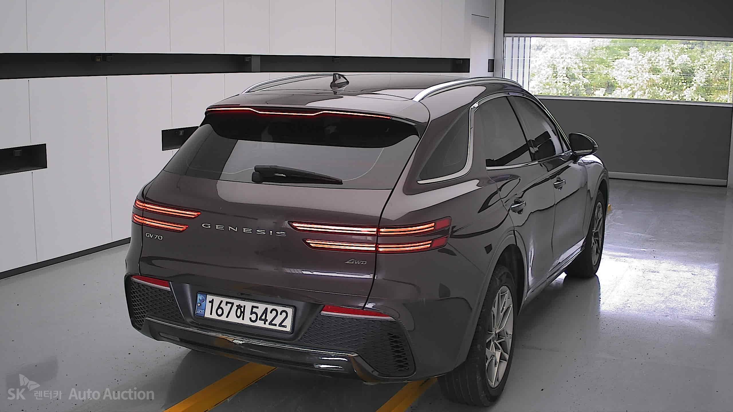 2021 - genesis gv70