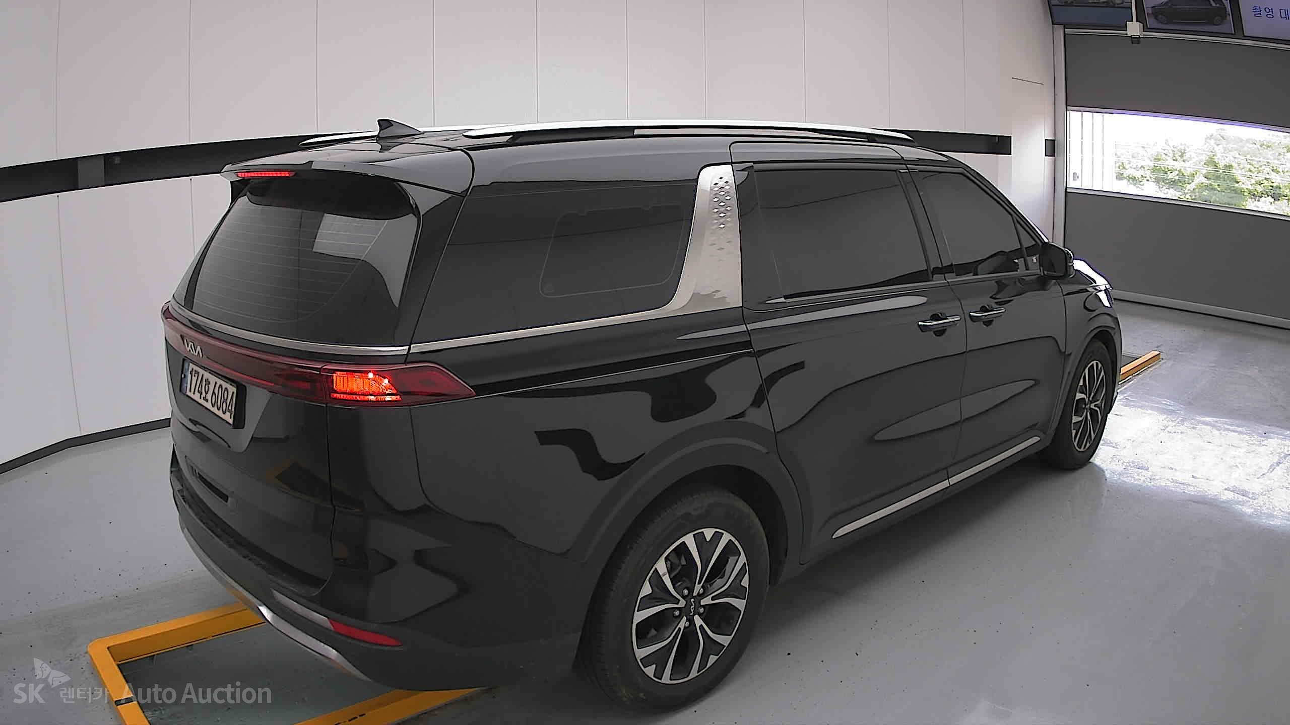 2023 - kia carnival