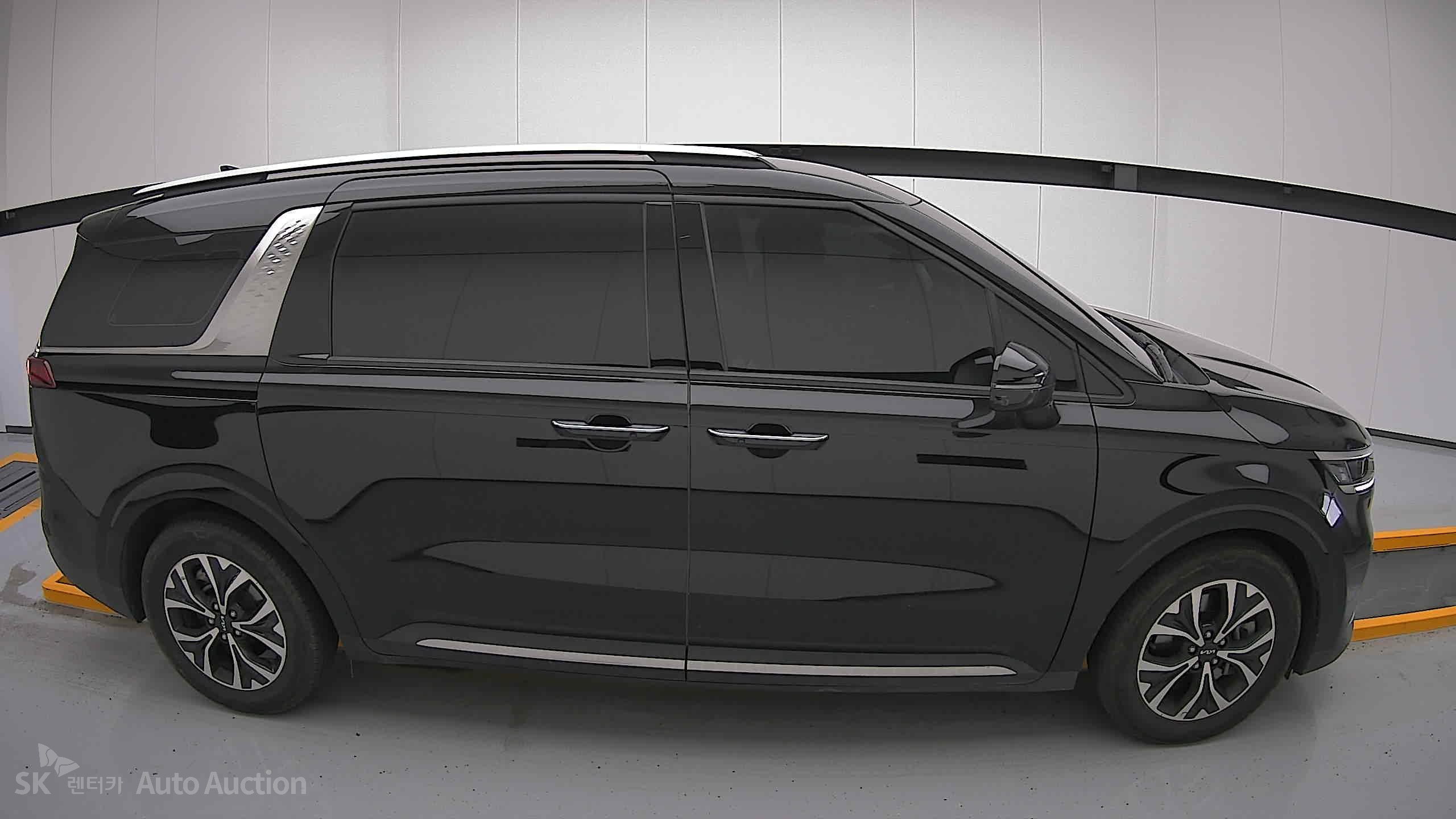 2023 - kia carnival