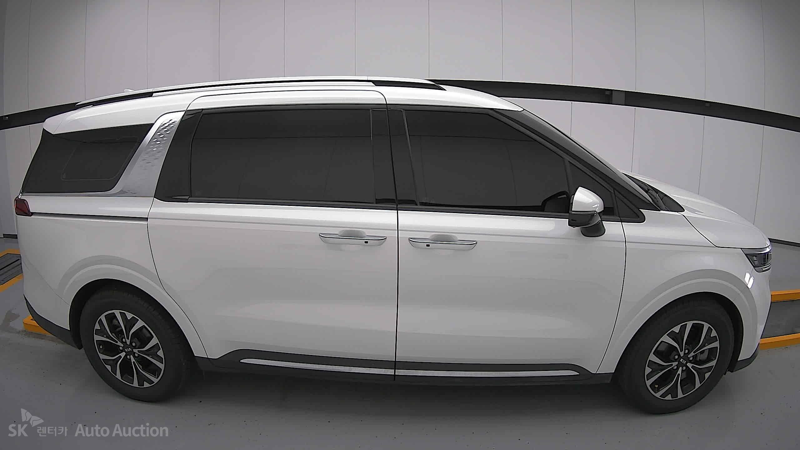 2021 - kia carnival
