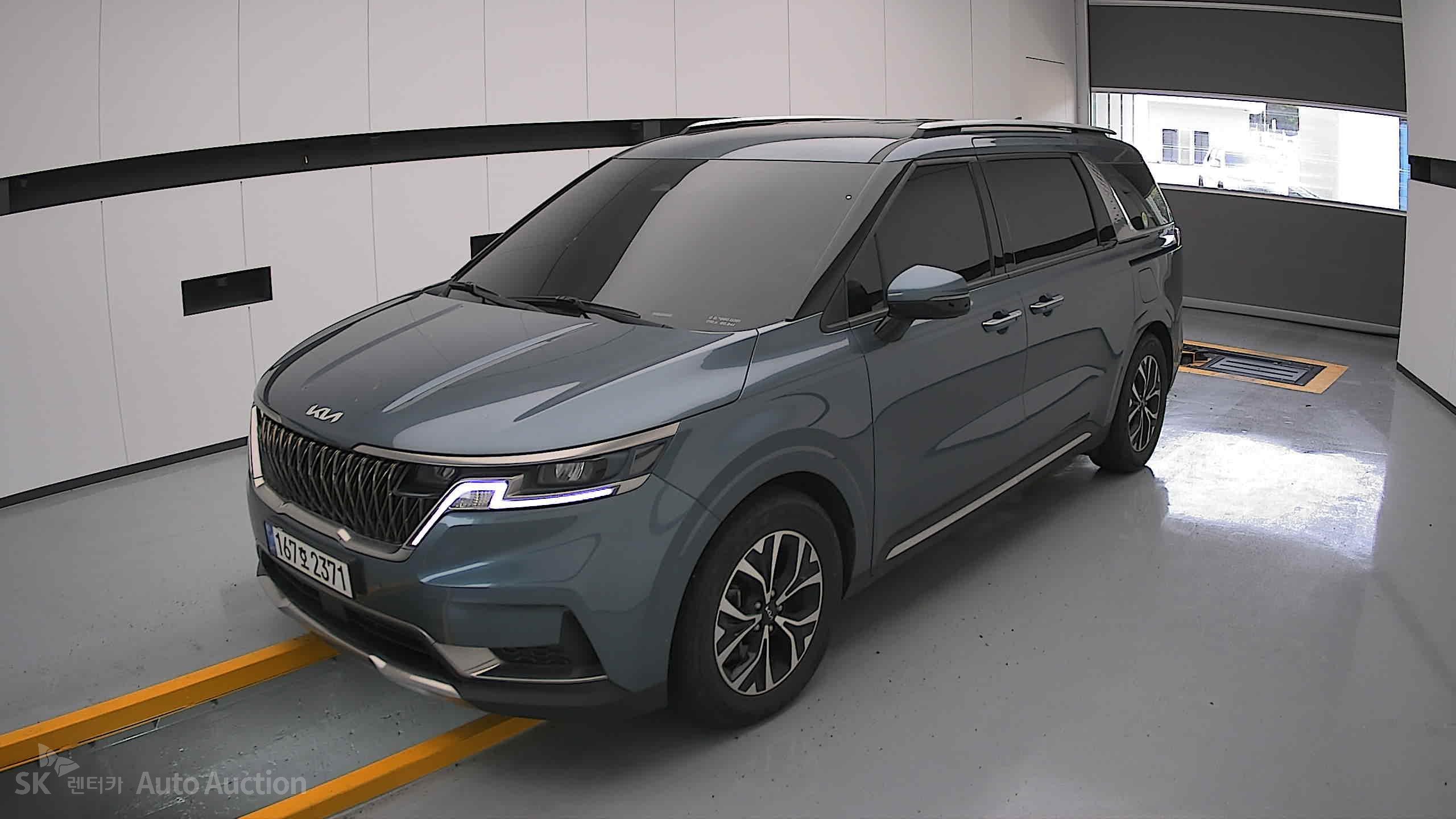 2023 - kia carnival