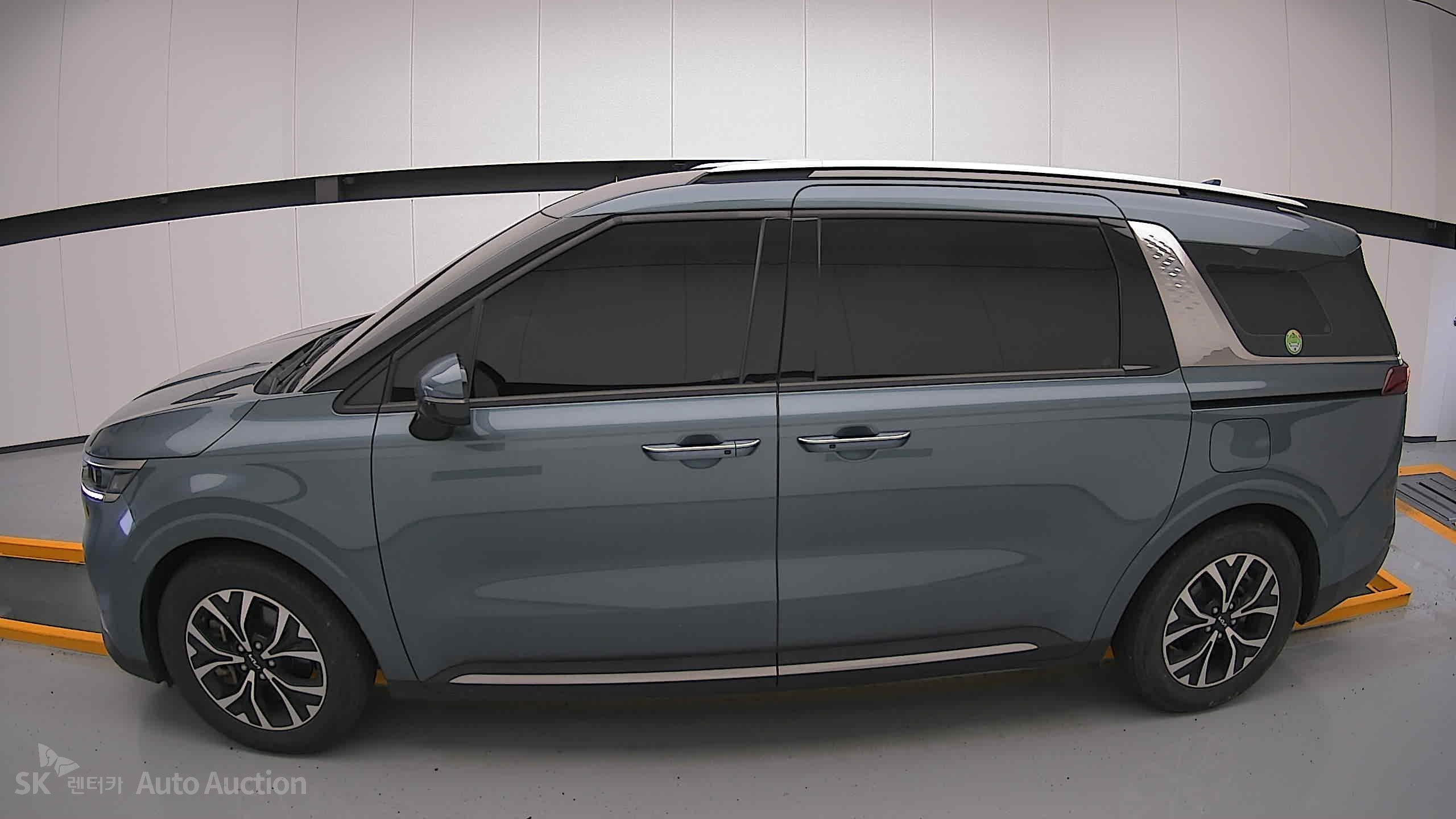 2023 - kia carnival