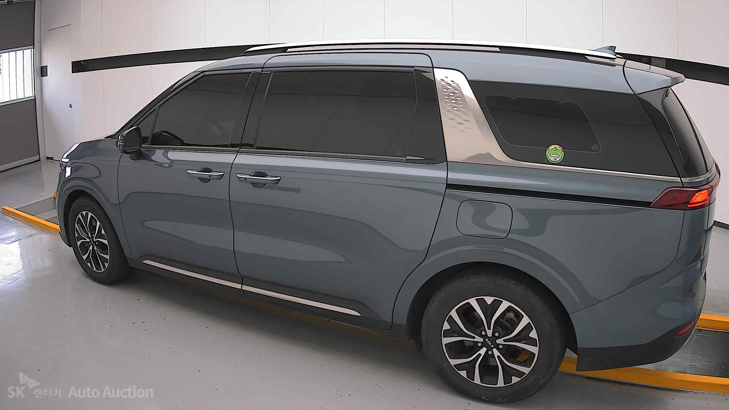 2023 - kia carnival