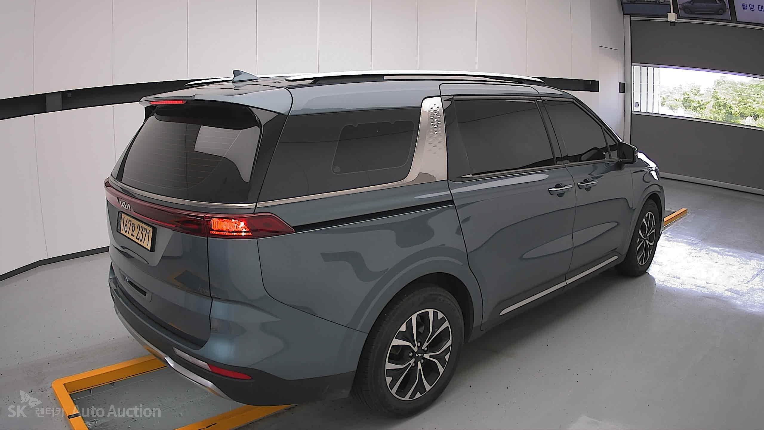 2023 - kia carnival