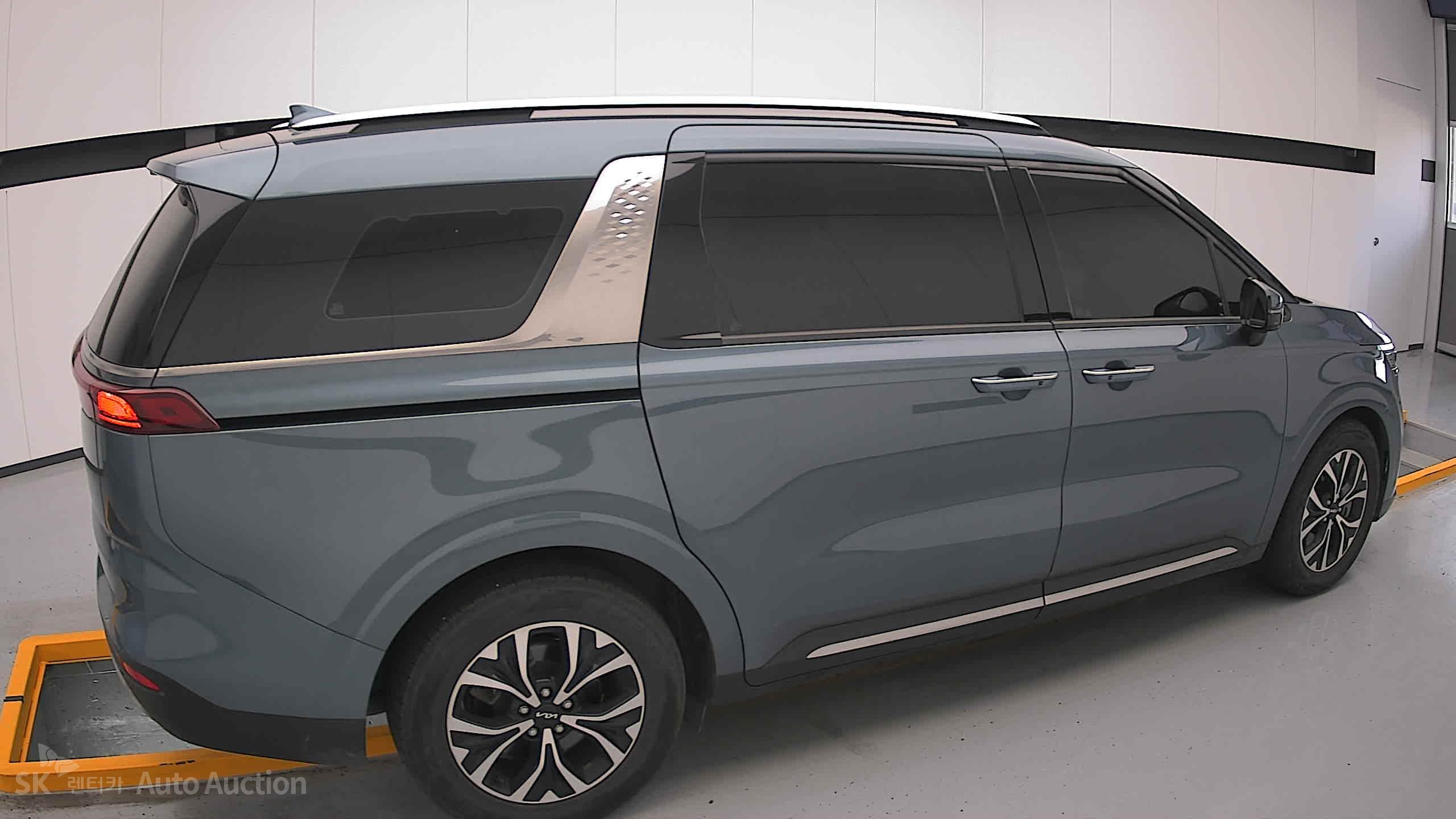 2023 - kia carnival