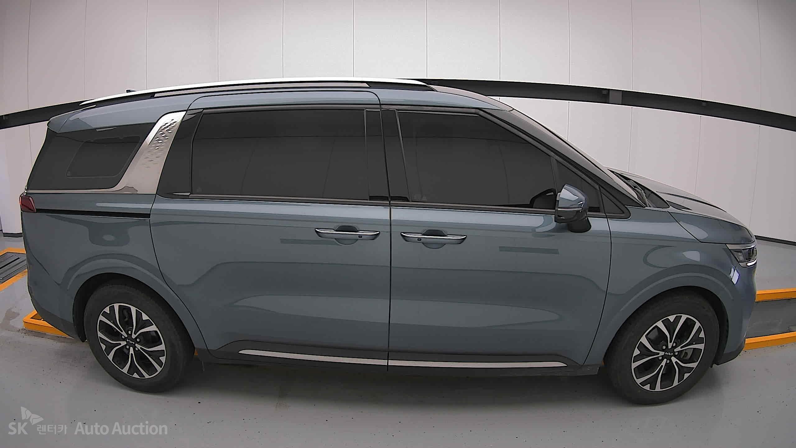 2023 - kia carnival