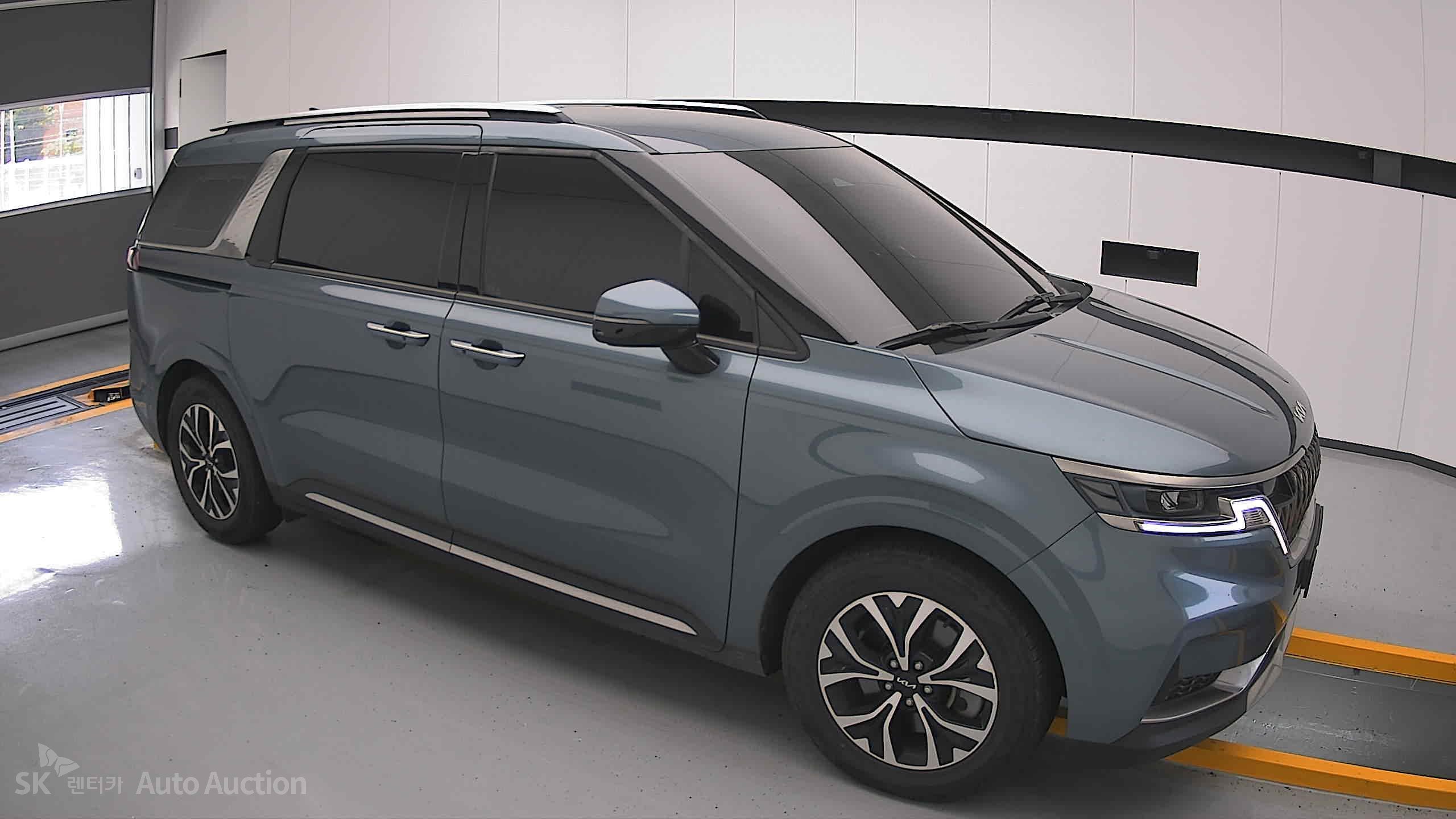 2023 - kia carnival