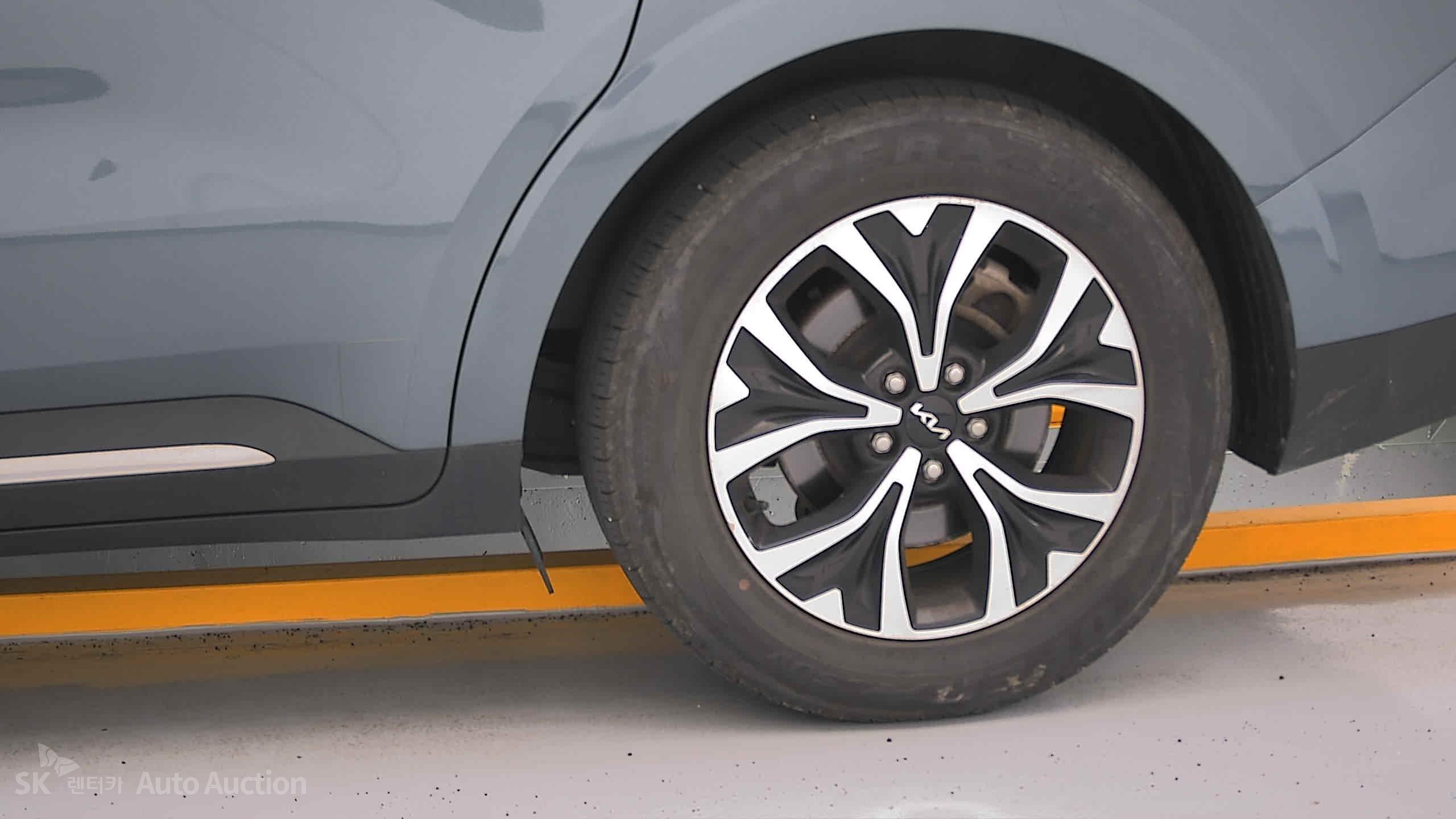 2023 - kia carnival