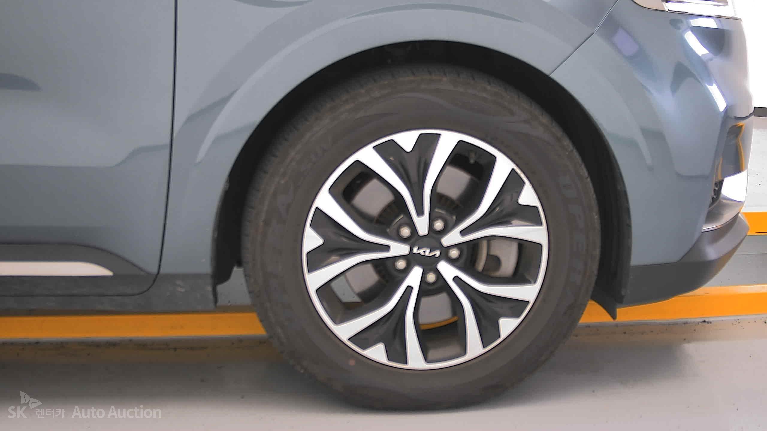 2023 - kia carnival