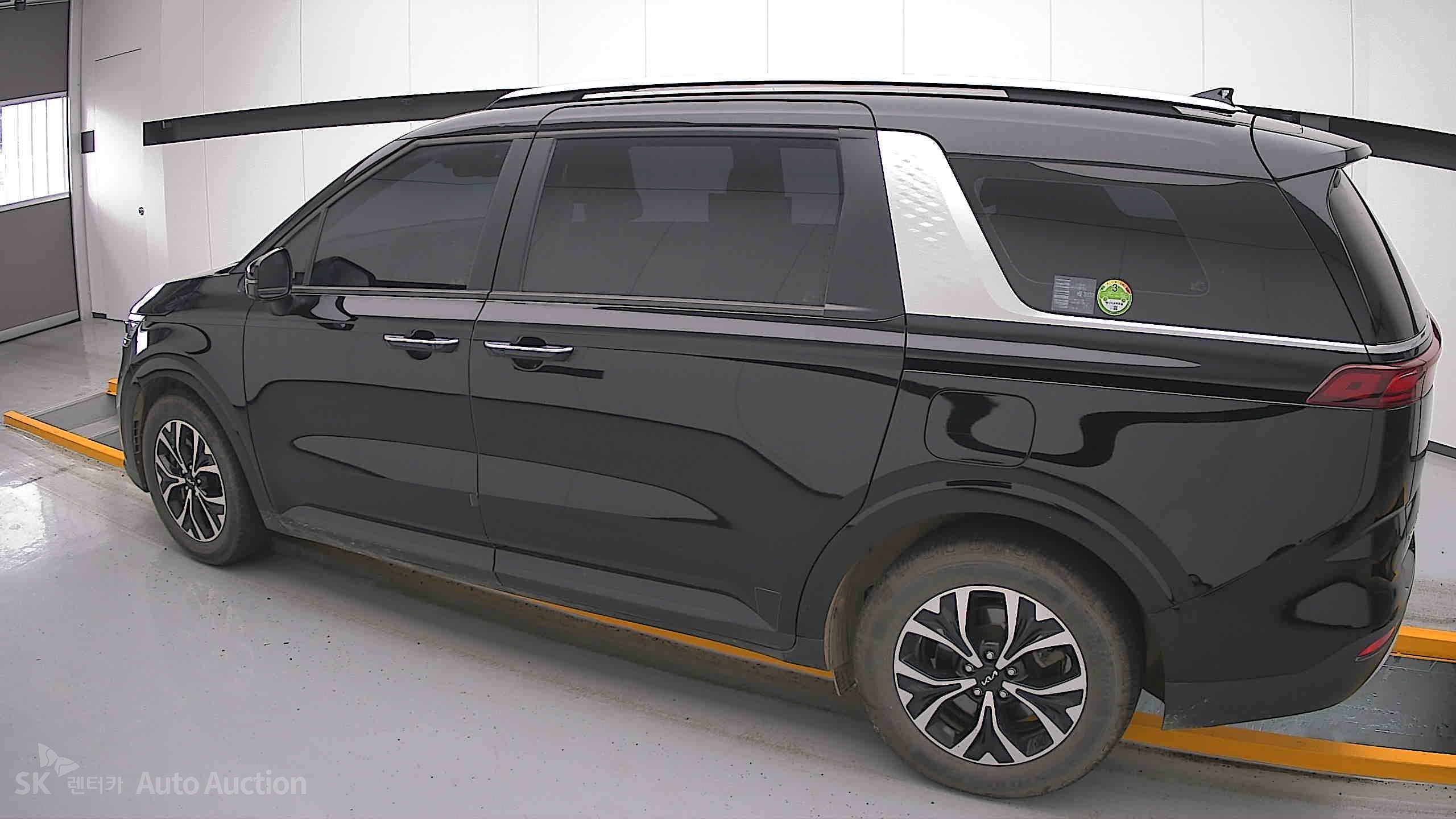 2023 - kia carnival