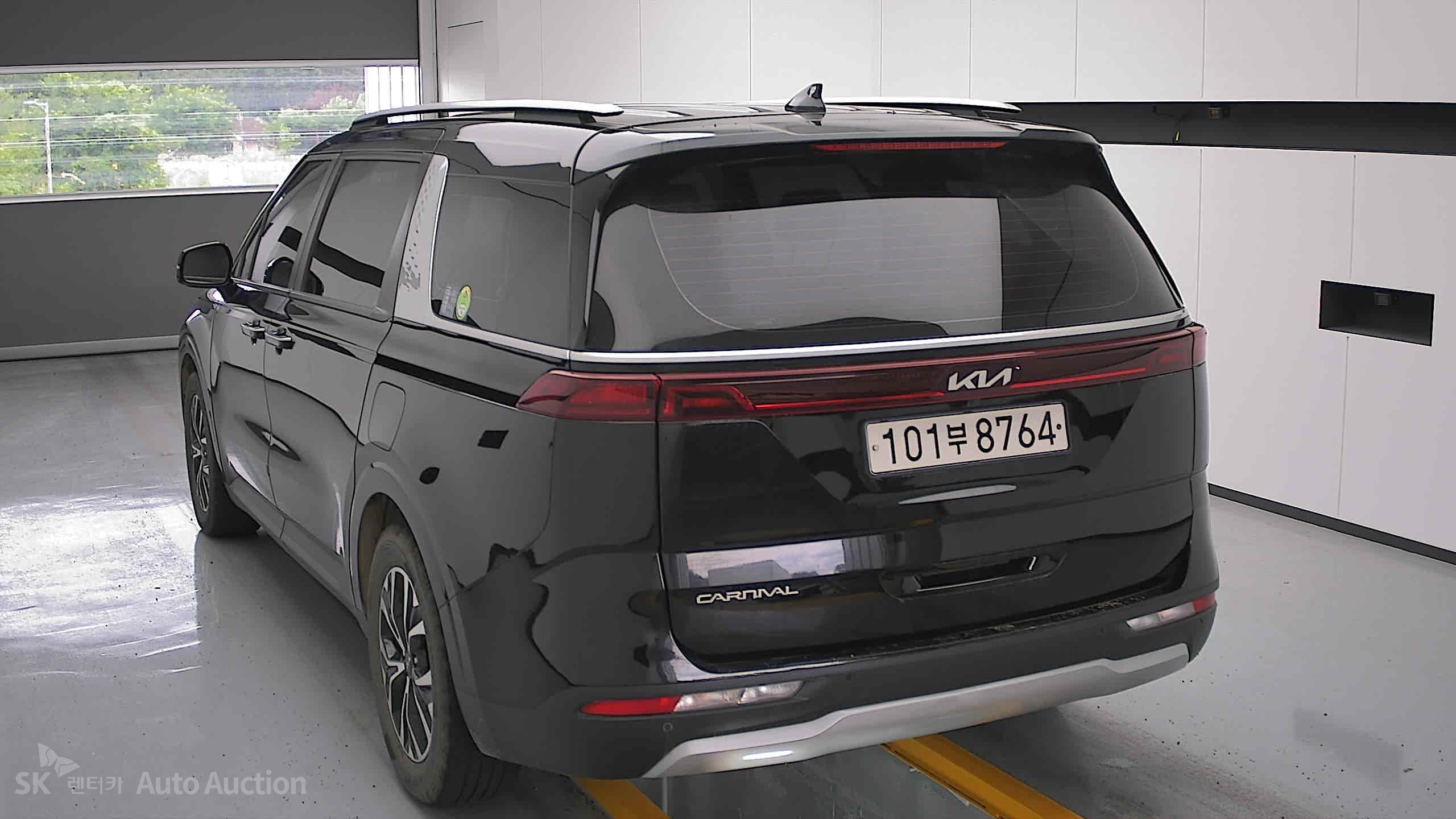 2023 - kia carnival